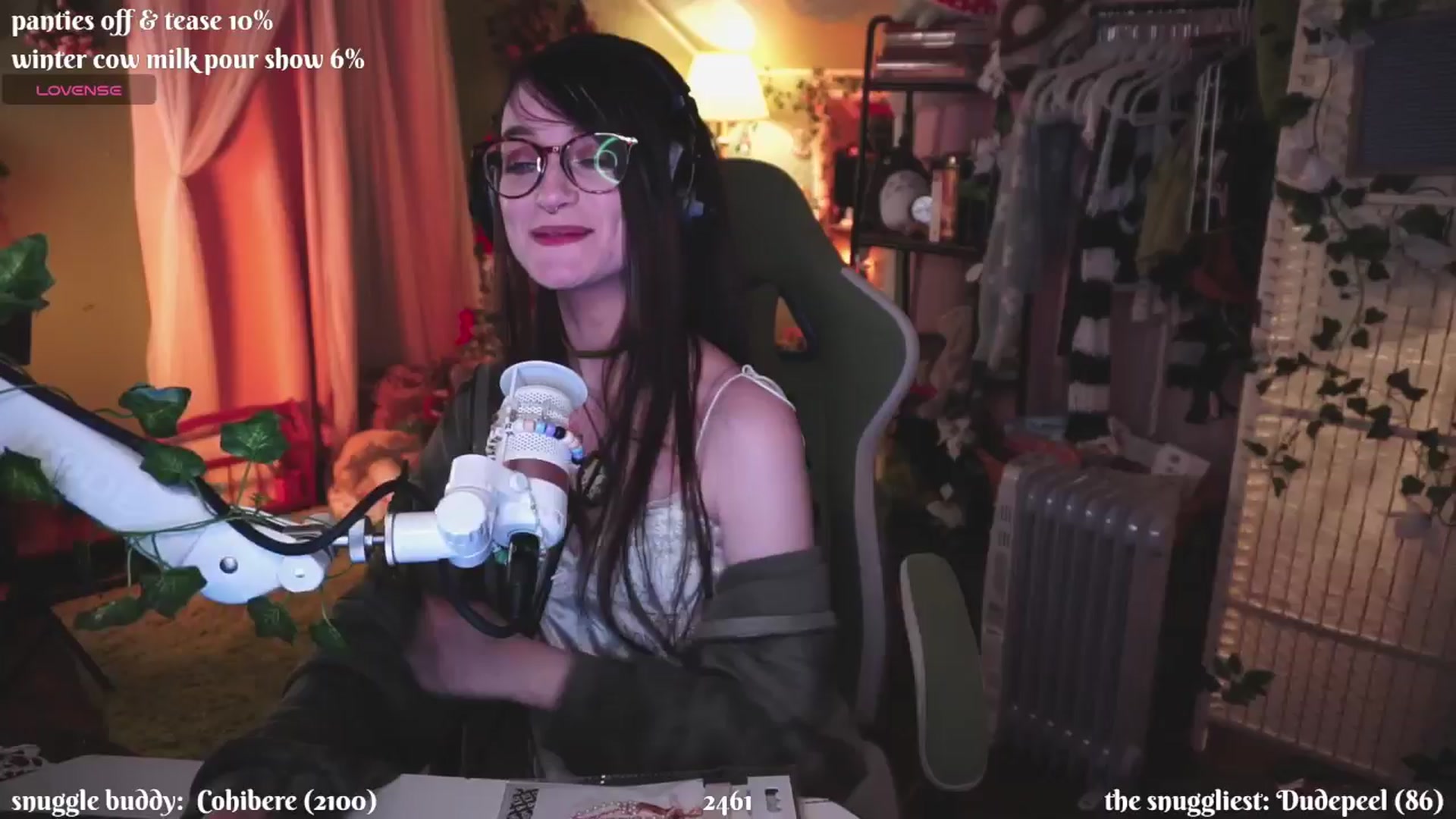 Gallery image thumbnail from XyliaFae's myfreecams stream on, 12/28/2024, 05:29 image 9 of 20