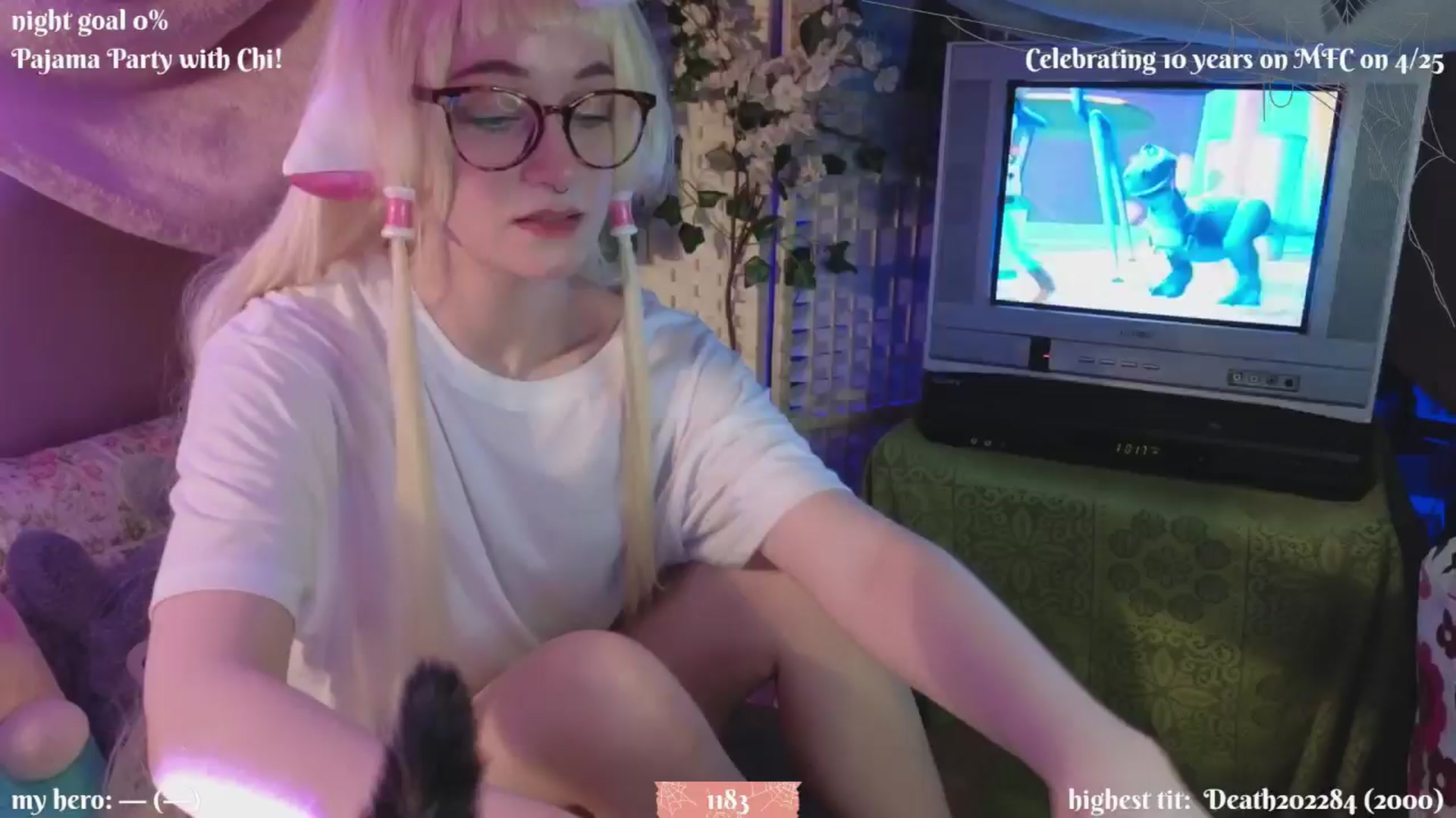 Gallery image thumbnail from XyliaFae's myfreecams stream on, 04/19/2025, 04:45 image 2 of 20