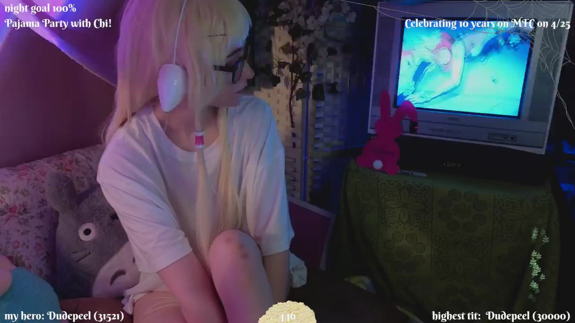 Gallery image thumbnail from XyliaFae's myfreecams stream on, 04/19/2025, 05:22 image 10 of 20