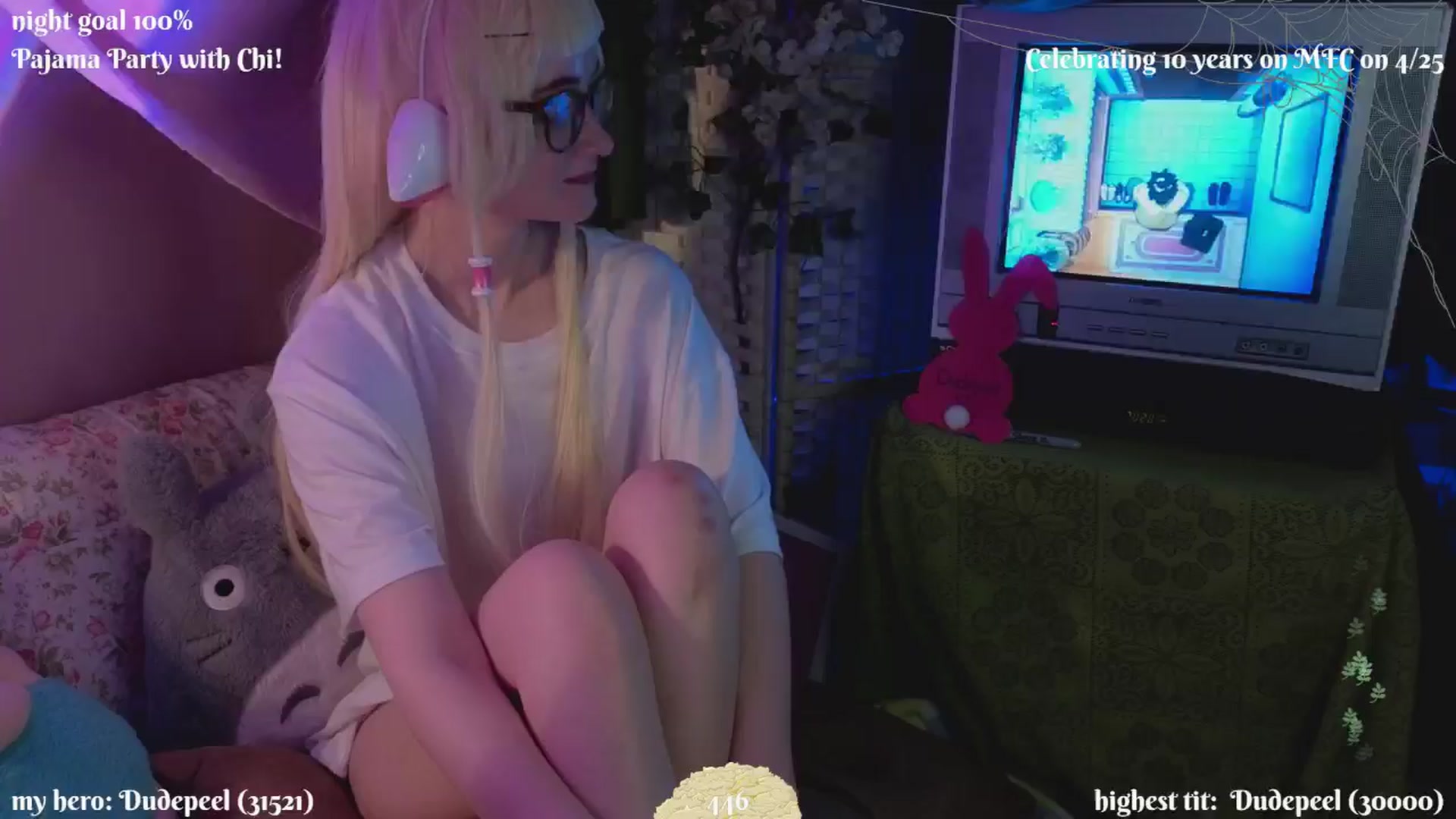 Gallery image thumbnail from XyliaFae's myfreecams stream on, 04/19/2025, 05:22 image 15 of 20