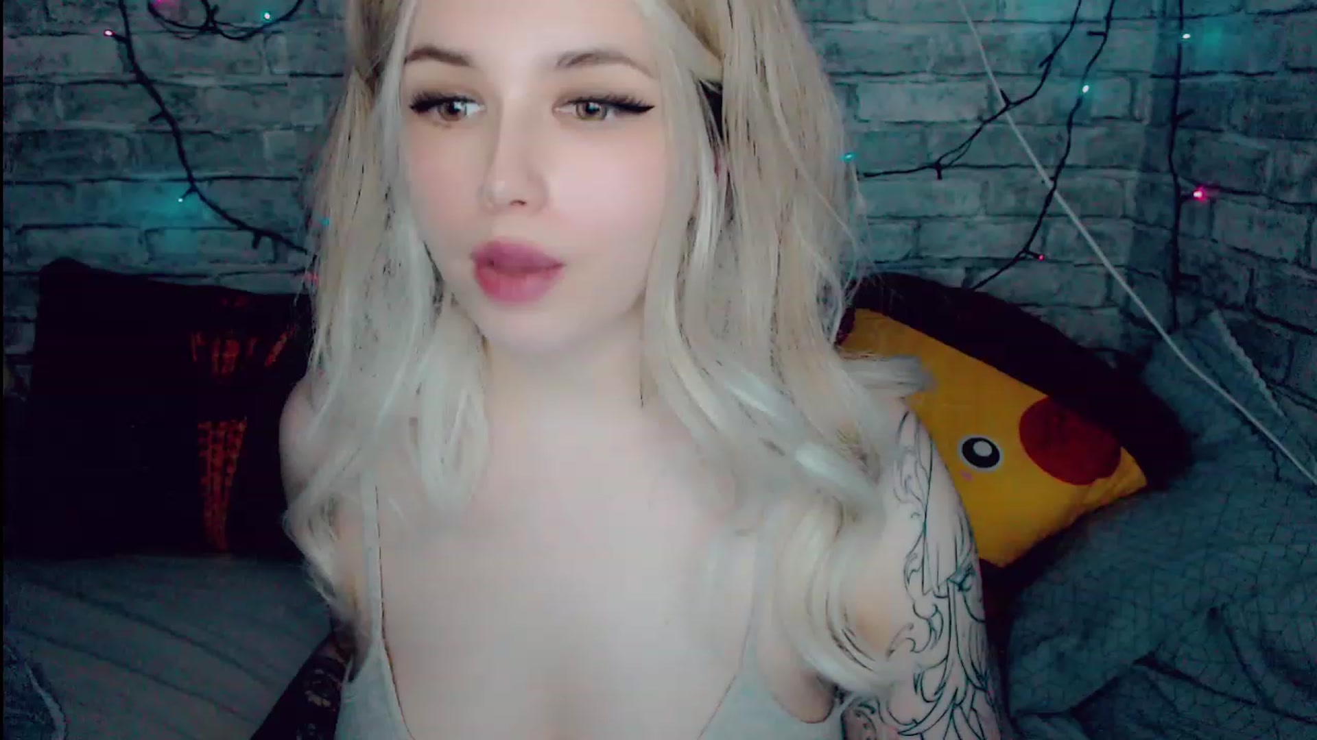 Gallery image thumbnail from YUMMY_TIFFANI's myfreecams stream on, 11/17/2022, 14:23 image 12 of 20