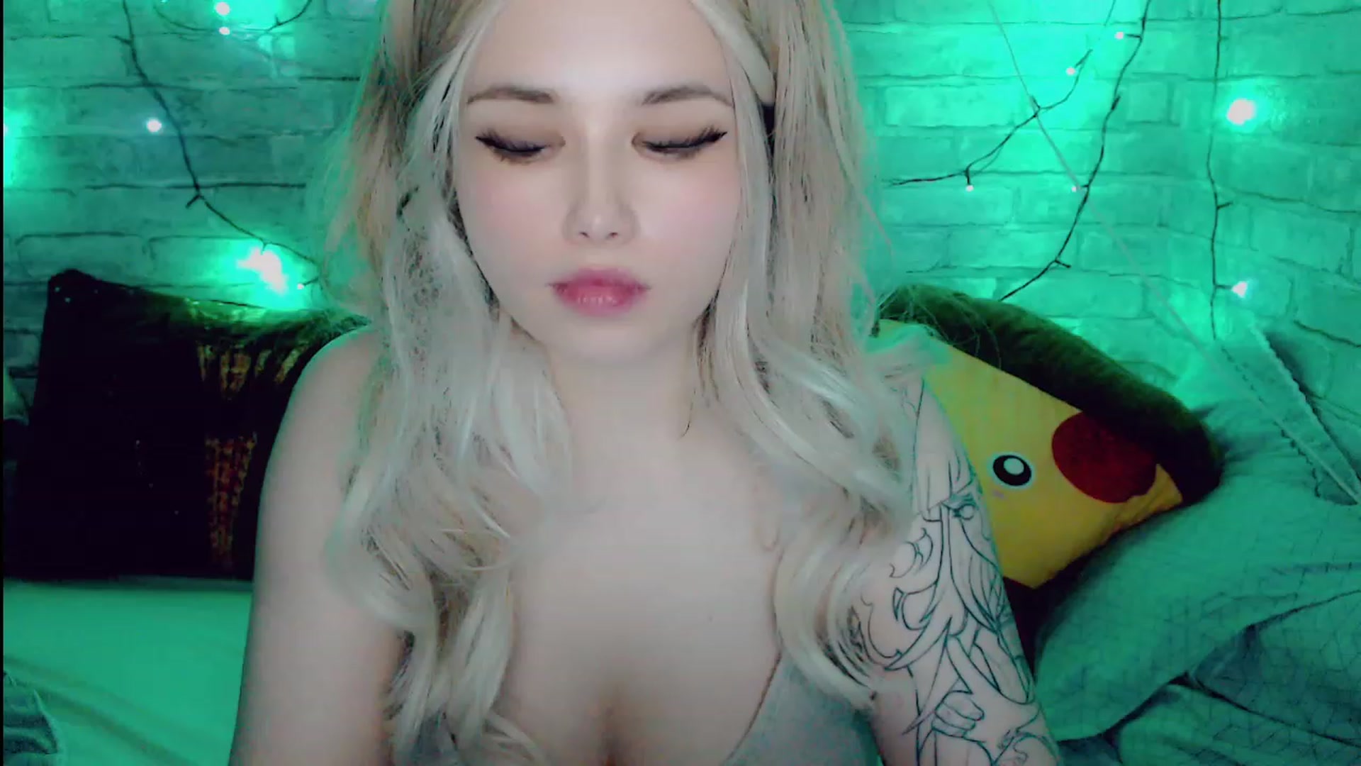 Gallery image thumbnail from YUMMY_TIFFANI's myfreecams stream on, 11/17/2022, 14:23 image 14 of 20