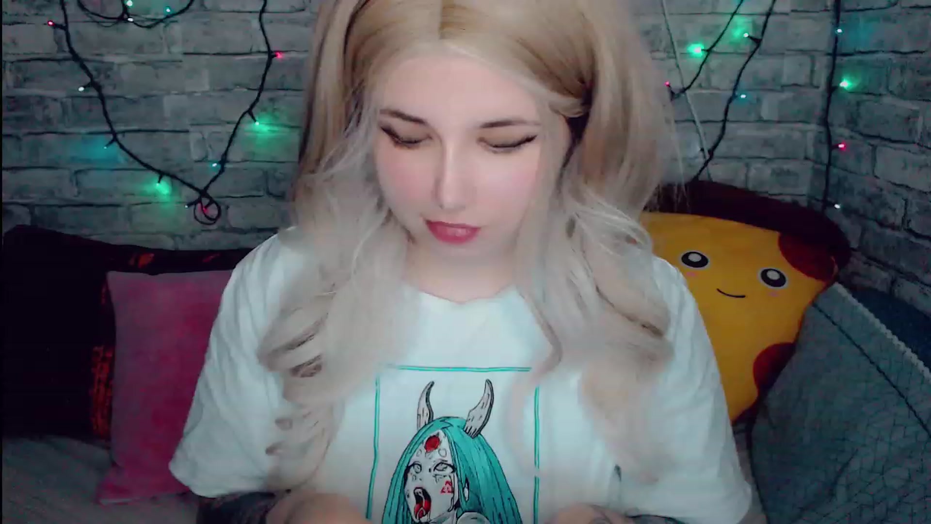 Gallery image thumbnail from YUMMY_TIFFANI's myfreecams stream on, 11/19/2022, 21:07 image 16 of 20