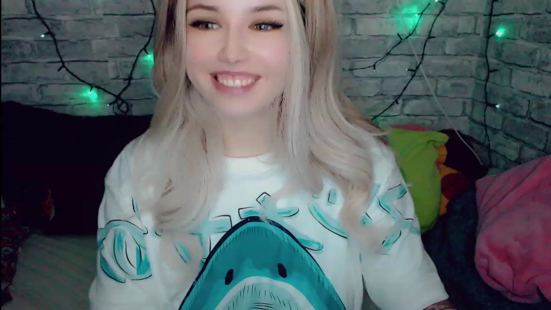 Gallery image thumbnail from YUMMY_TIFFANI's myfreecams stream on, 11/24/2022, 01:32 image 6 of 20
