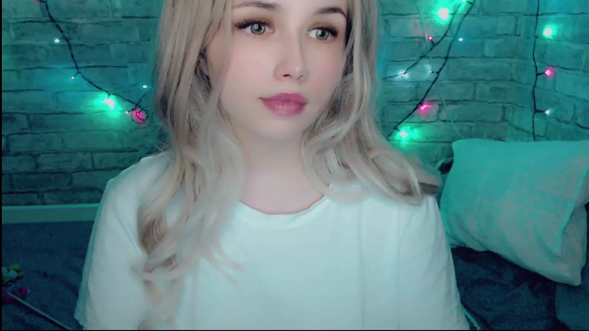 Gallery image thumbnail from YUMMY_TIFFANI's myfreecams stream on, 12/04/2022, 16:03 image 2 of 20