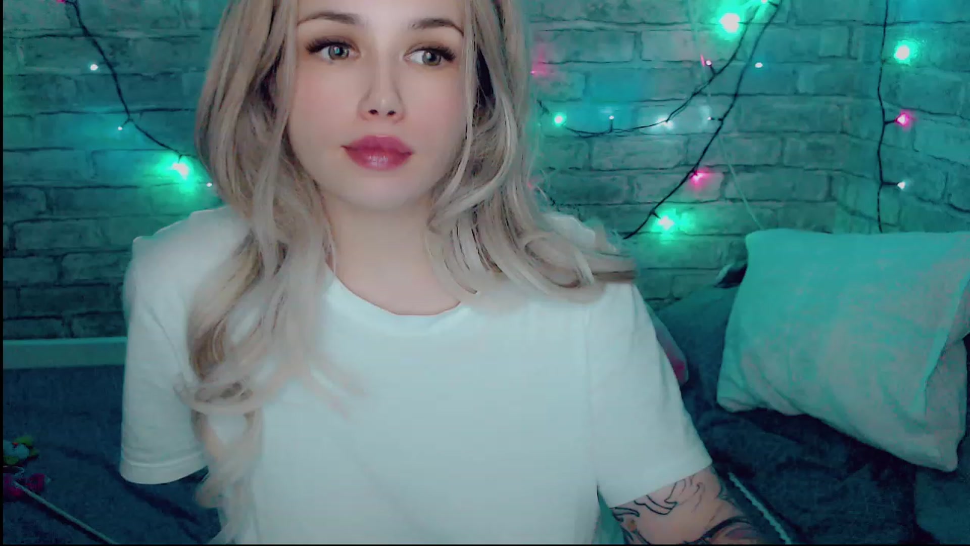Gallery image thumbnail from YUMMY_TIFFANI's myfreecams stream on, 12/04/2022, 16:03 image 3 of 20