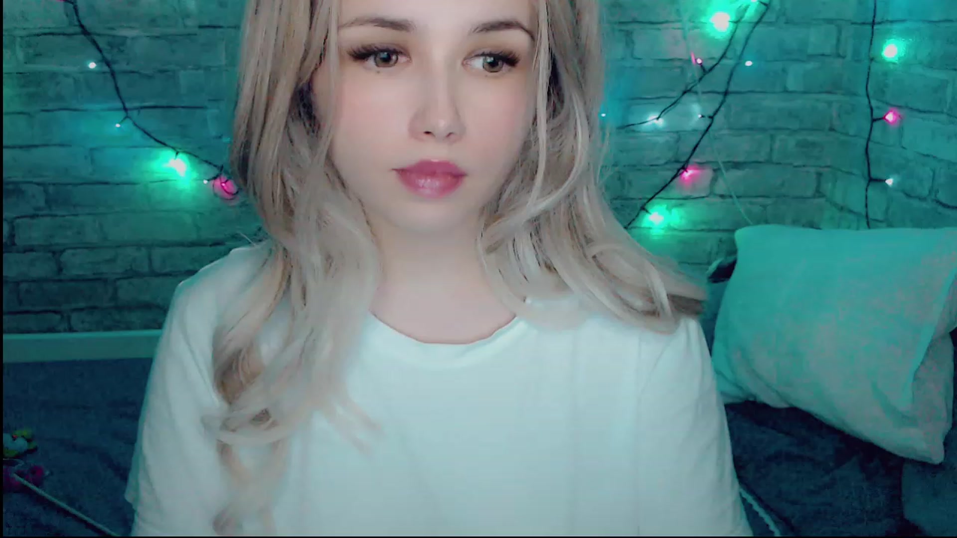 Gallery image thumbnail from YUMMY_TIFFANI's myfreecams stream on, 12/04/2022, 16:03 image 1 of 20