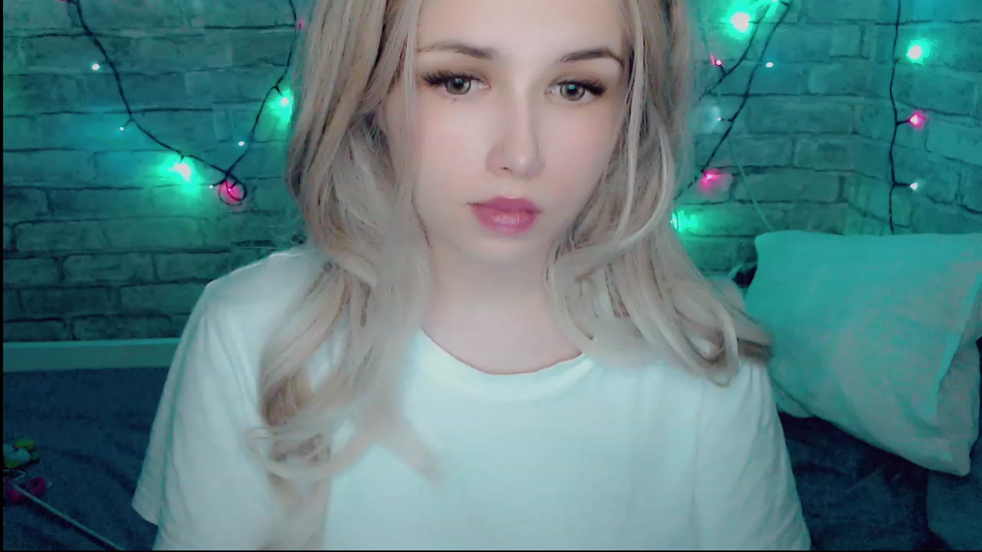 Gallery image thumbnail from YUMMY_TIFFANI's myfreecams stream on, 12/04/2022, 16:03 image 10 of 20