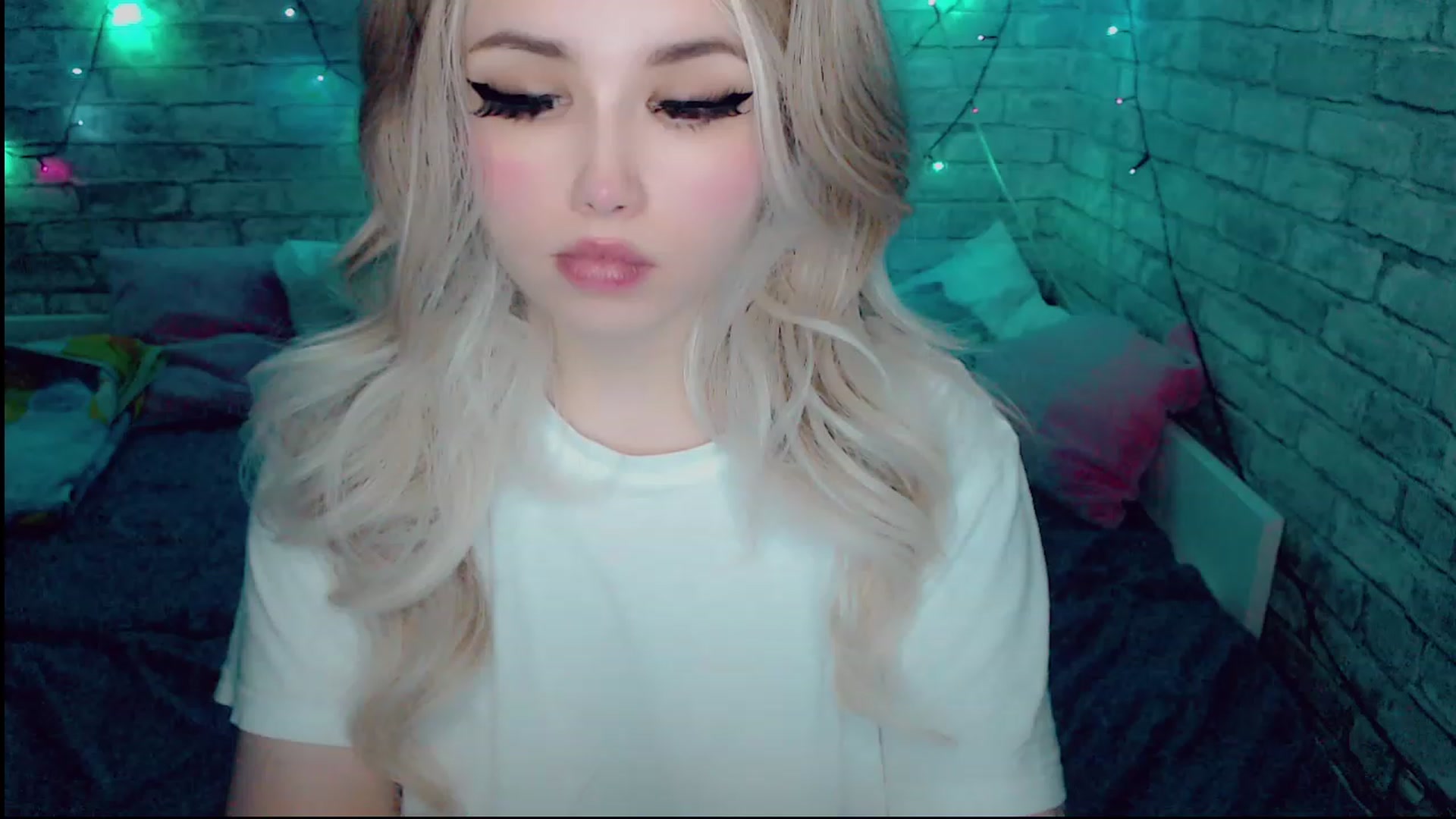 Gallery image thumbnail from YUMMY_TIFFANI's myfreecams stream on, 12/15/2022, 12:08 image 6 of 20
