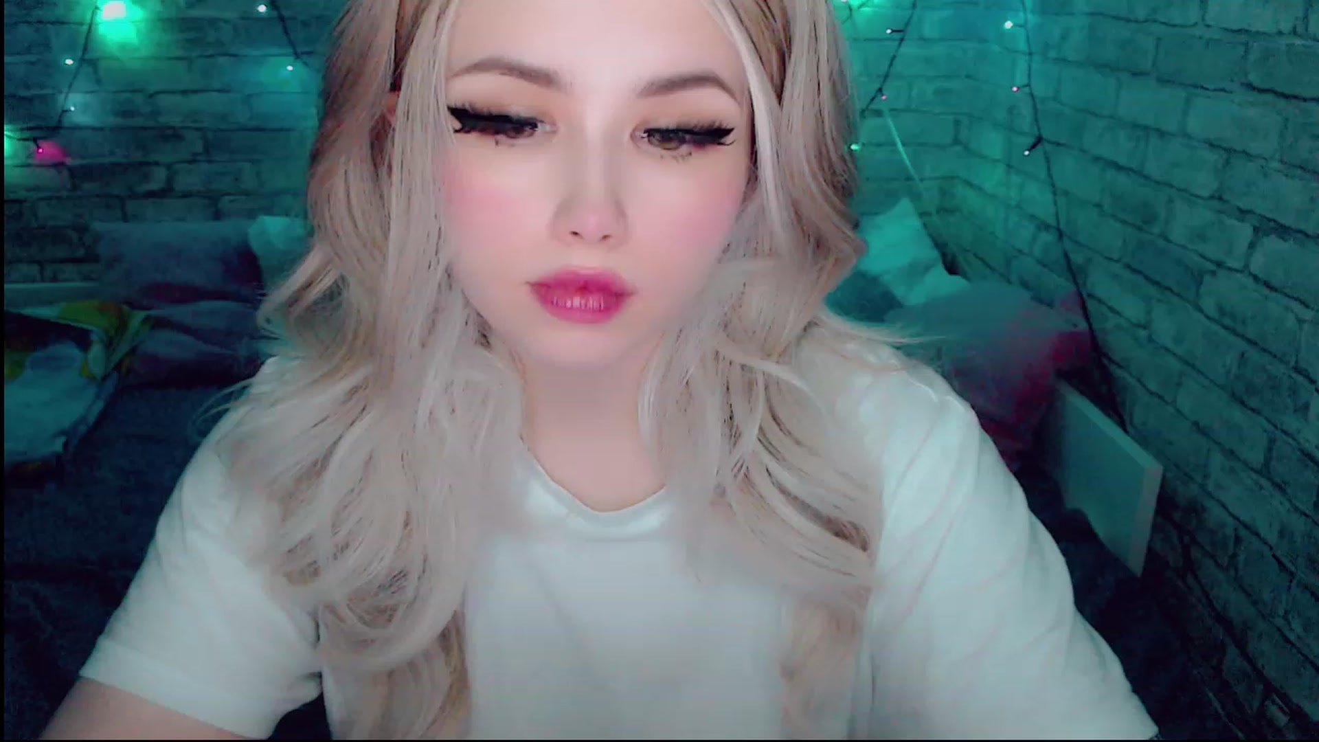 Gallery image thumbnail from YUMMY_TIFFANI's myfreecams stream on, 12/15/2022, 12:08 image 14 of 20