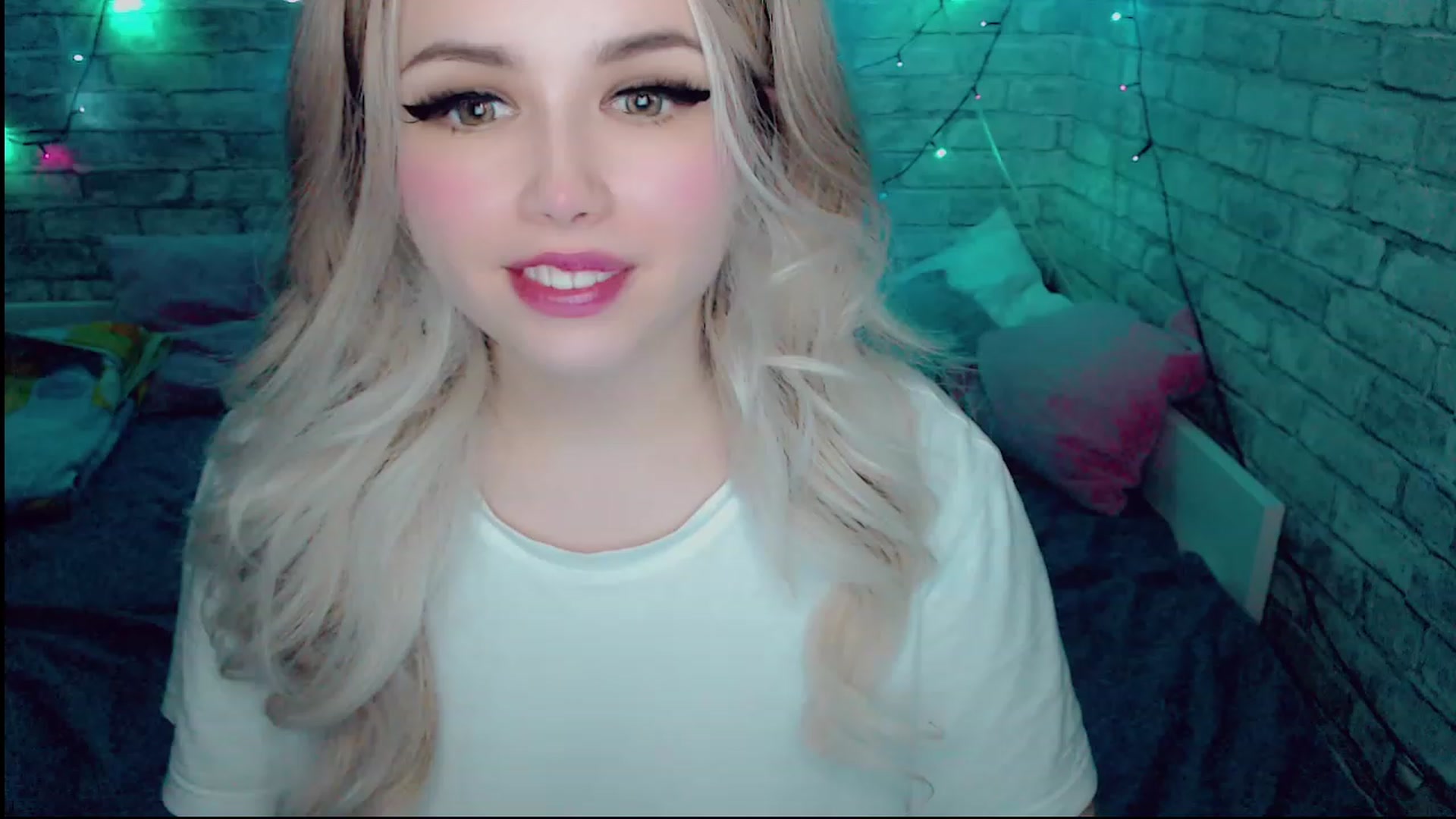 Gallery image thumbnail from YUMMY_TIFFANI's myfreecams stream on, 12/15/2022, 13:06 image 16 of 20