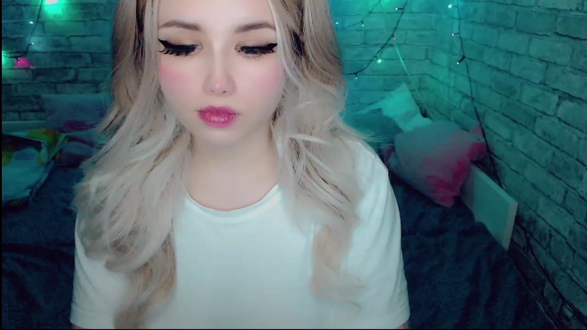 Gallery image thumbnail from YUMMY_TIFFANI's myfreecams stream on, 12/15/2022, 13:06 image 17 of 20