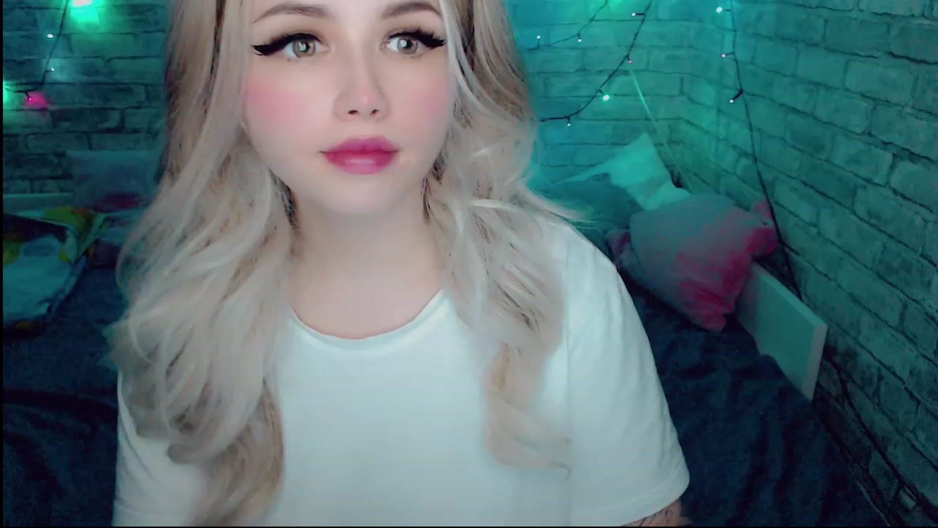 Gallery image thumbnail from YUMMY_TIFFANI's myfreecams stream on, 12/15/2022, 13:06 image 18 of 20