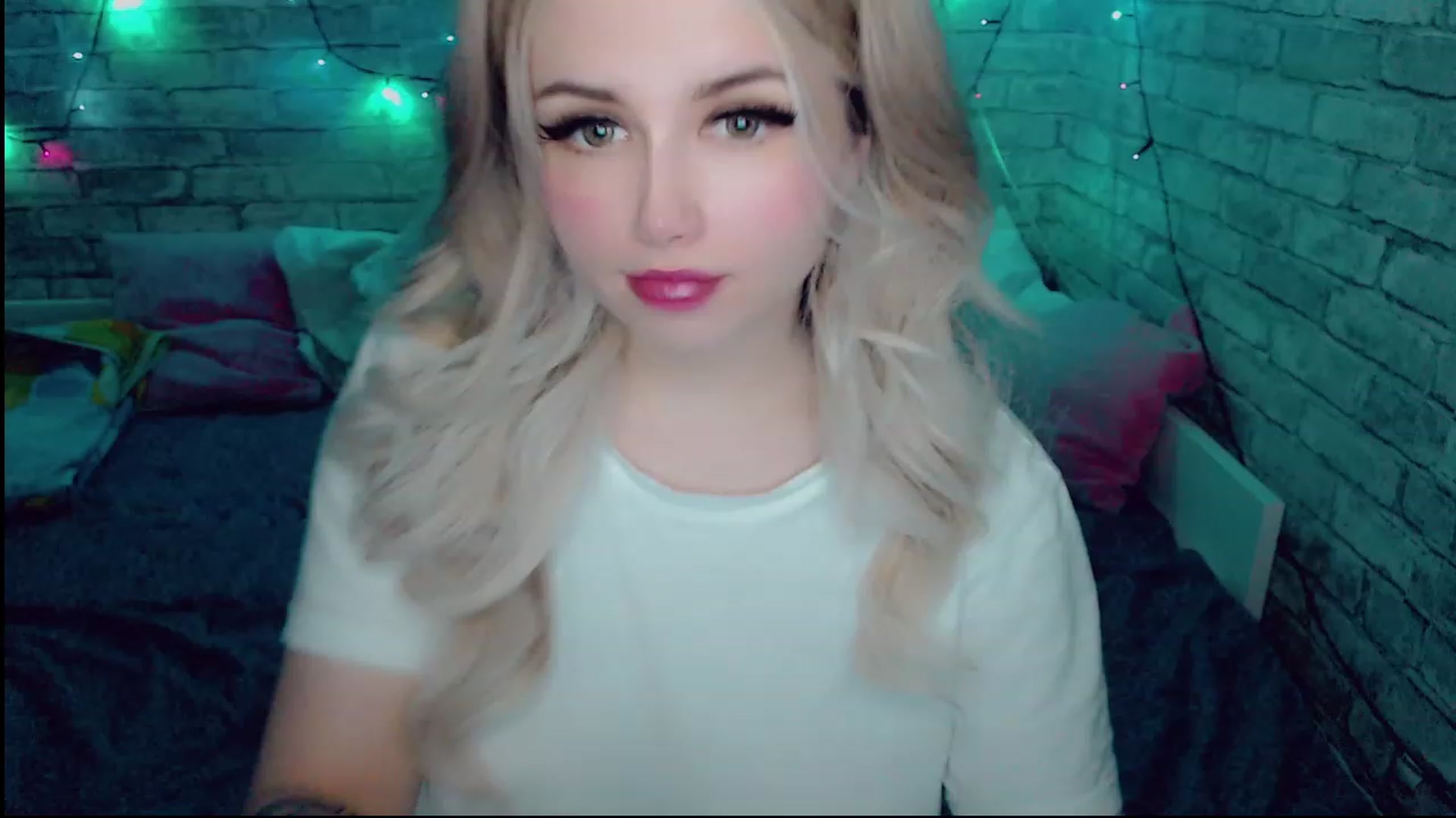 Gallery image thumbnail from YUMMY_TIFFANI's myfreecams stream on, 12/15/2022, 13:06 image 11 of 20