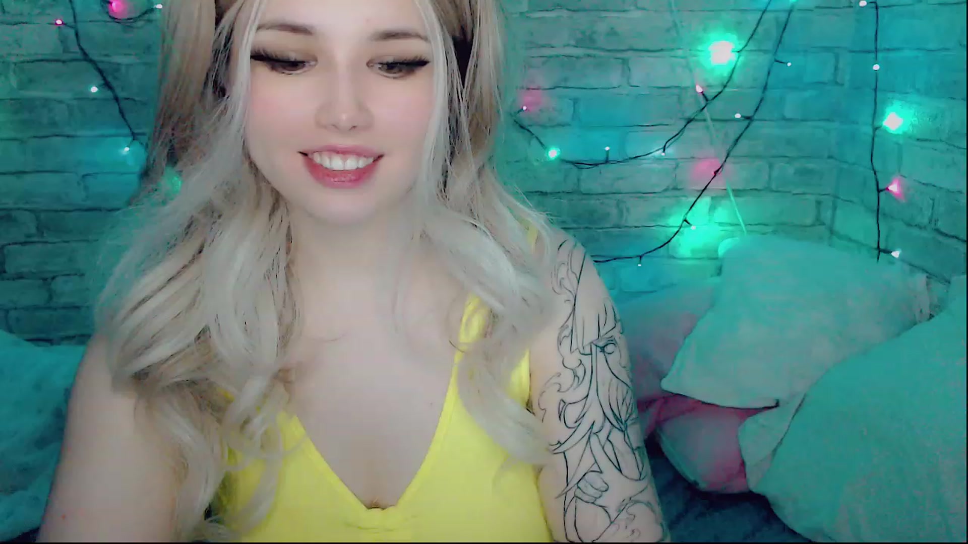 Gallery image thumbnail from YUMMY_TIFFANI's myfreecams stream on, 12/16/2022, 12:18 image 19 of 20