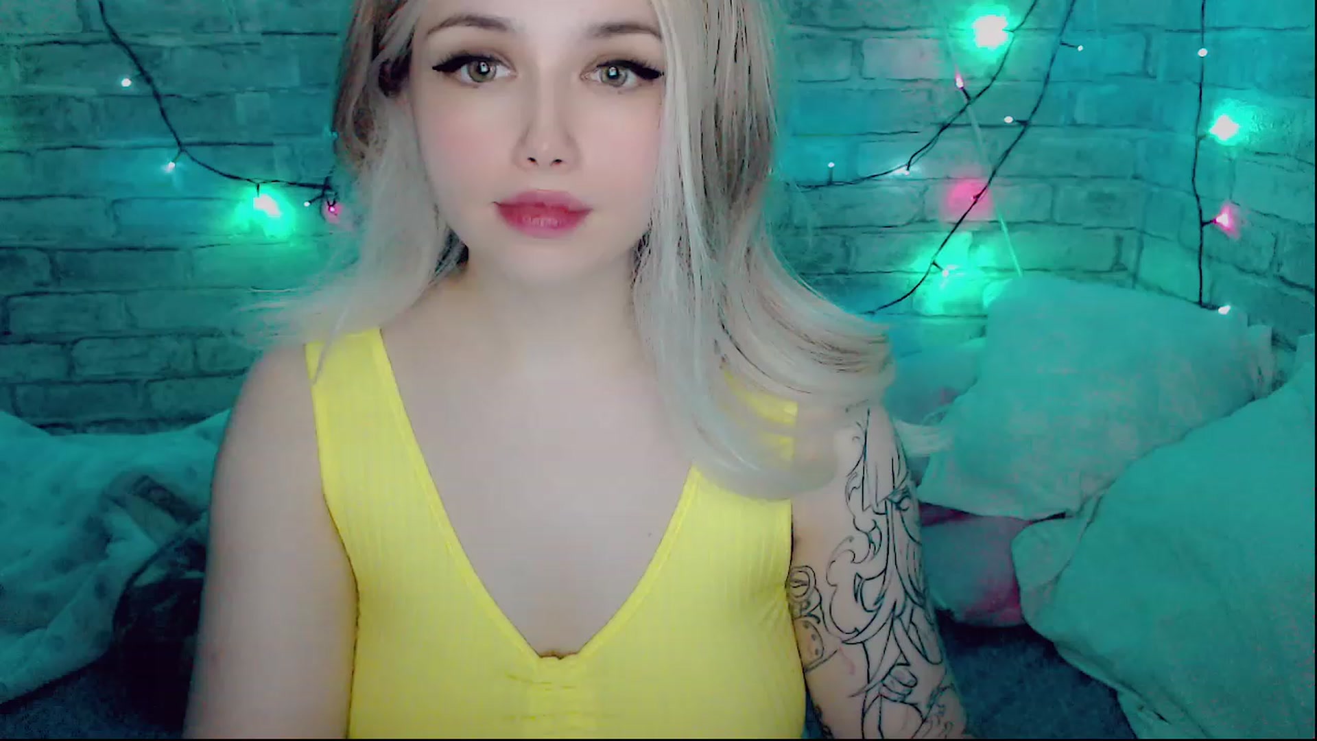 Gallery image thumbnail from YUMMY_TIFFANI's myfreecams stream on, 12/16/2022, 12:18 image 8 of 20