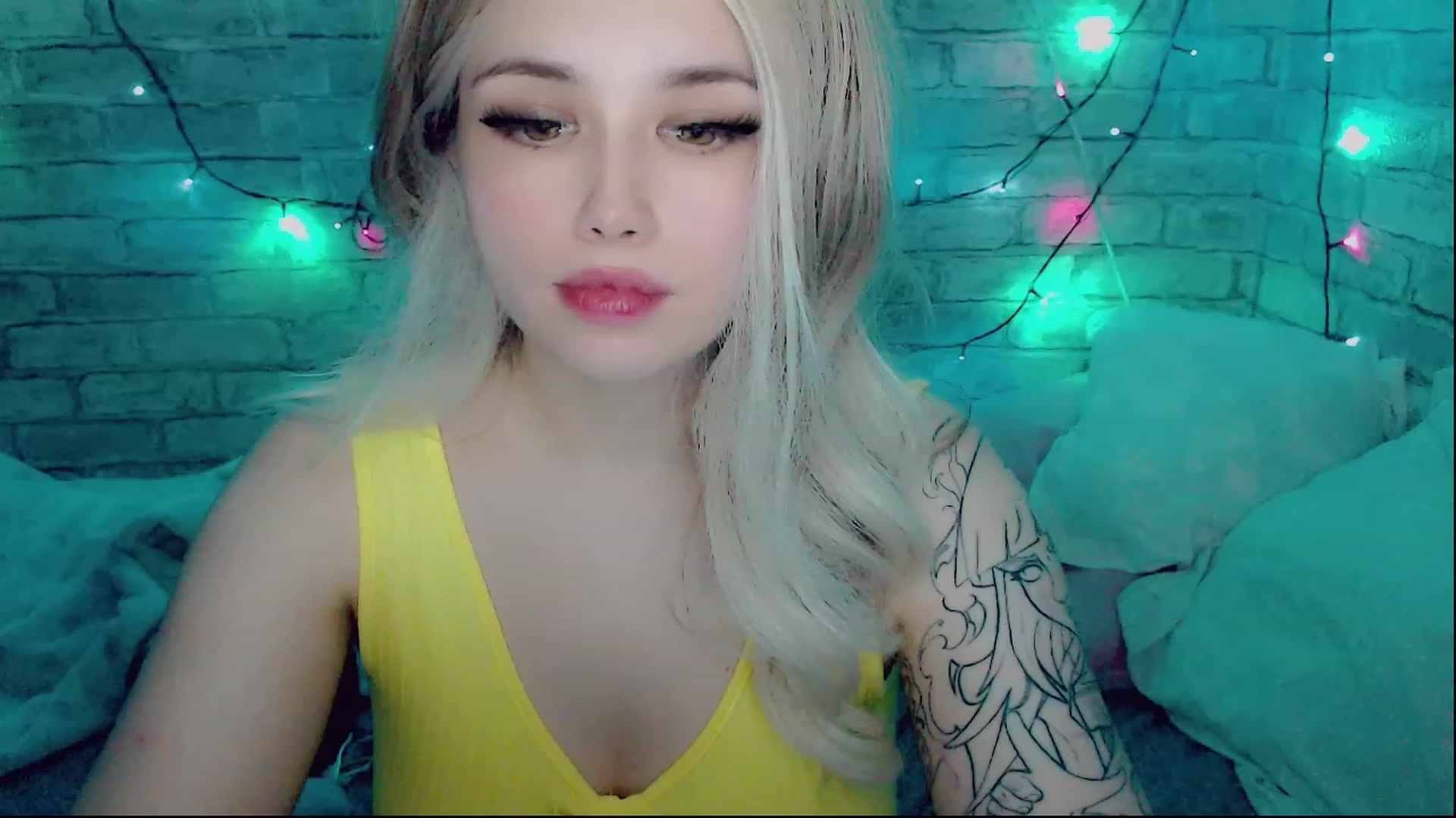 Gallery image thumbnail from YUMMY_TIFFANI's myfreecams stream on, 12/16/2022, 12:18 image 7 of 20