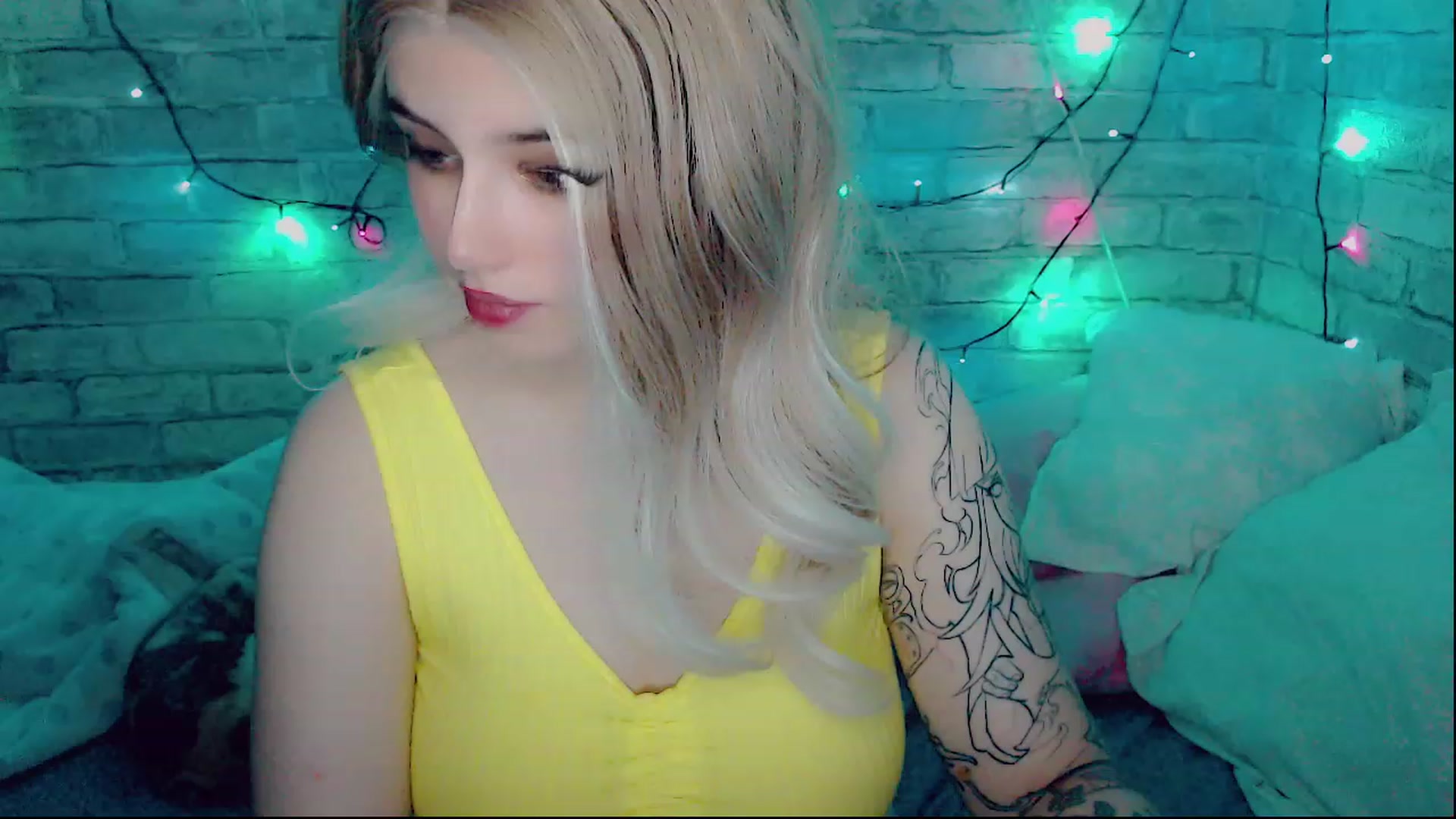 Gallery image thumbnail from YUMMY_TIFFANI's myfreecams stream on, 12/16/2022, 12:18 image 5 of 20