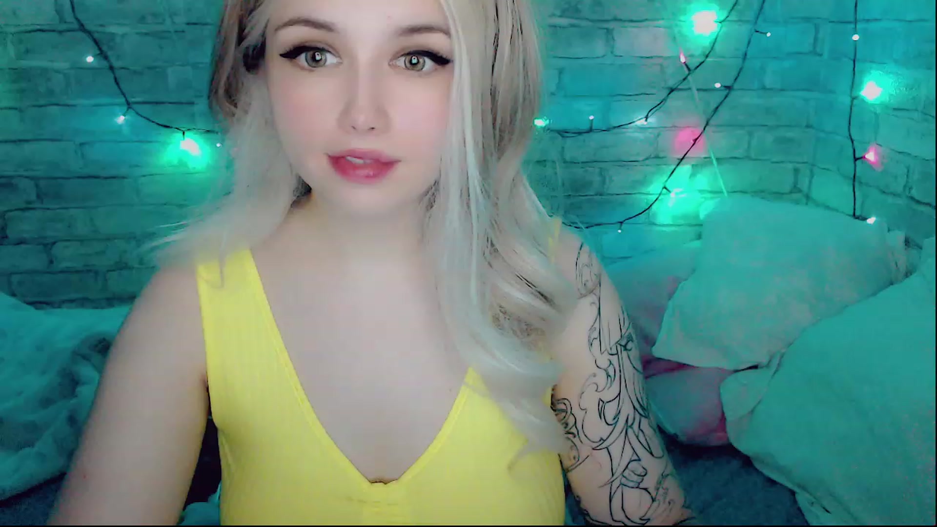 Gallery image thumbnail from YUMMY_TIFFANI's myfreecams stream on, 12/16/2022, 12:18 image 10 of 20