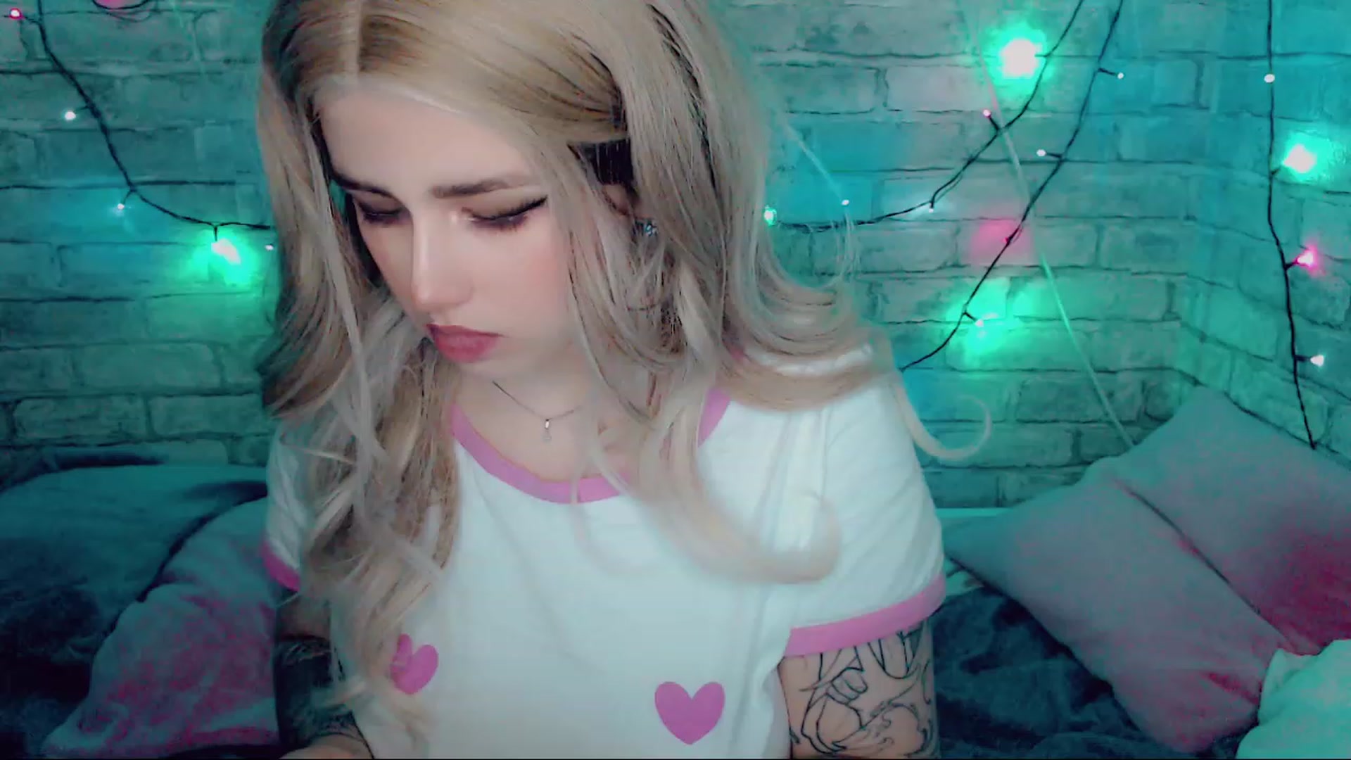 Gallery image thumbnail from YUMMY_TIFFANI's myfreecams stream on, 12/23/2022, 13:08 image 17 of 20
