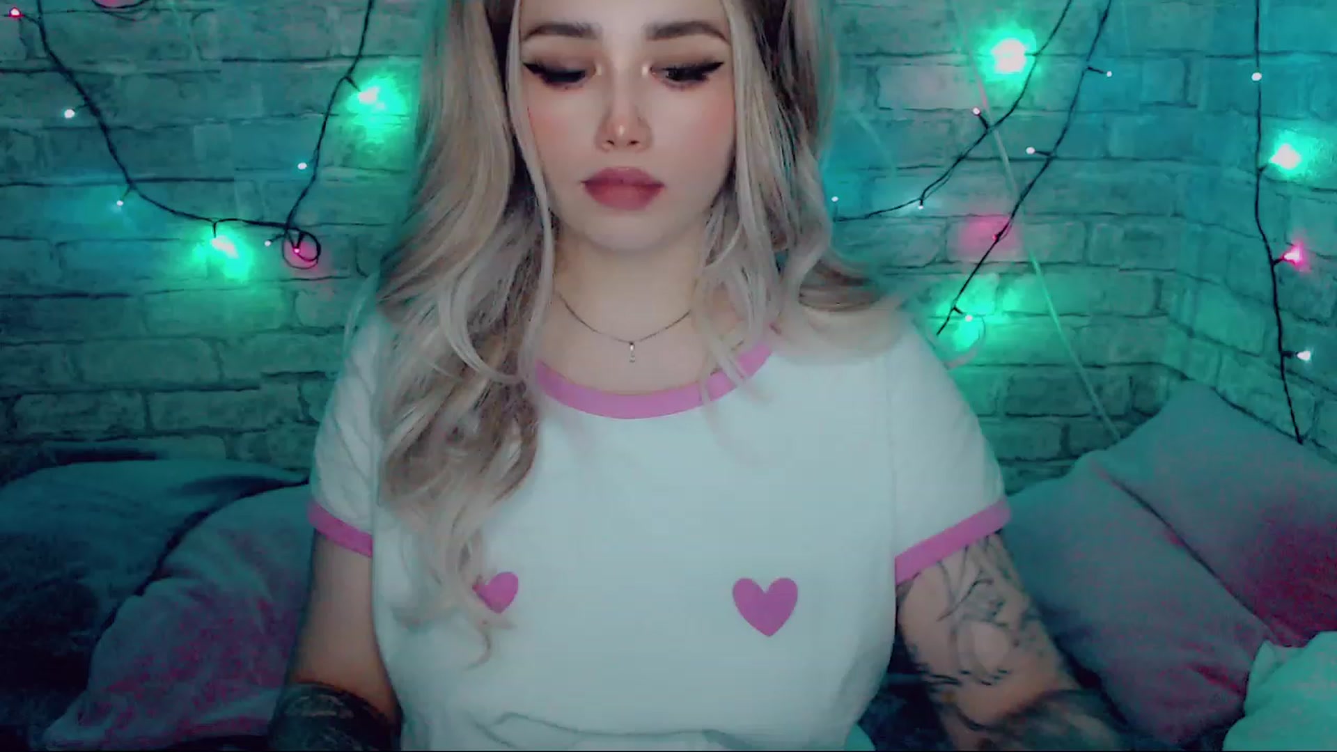 Gallery image thumbnail from YUMMY_TIFFANI's myfreecams stream on, 12/23/2022, 13:08 image 15 of 20