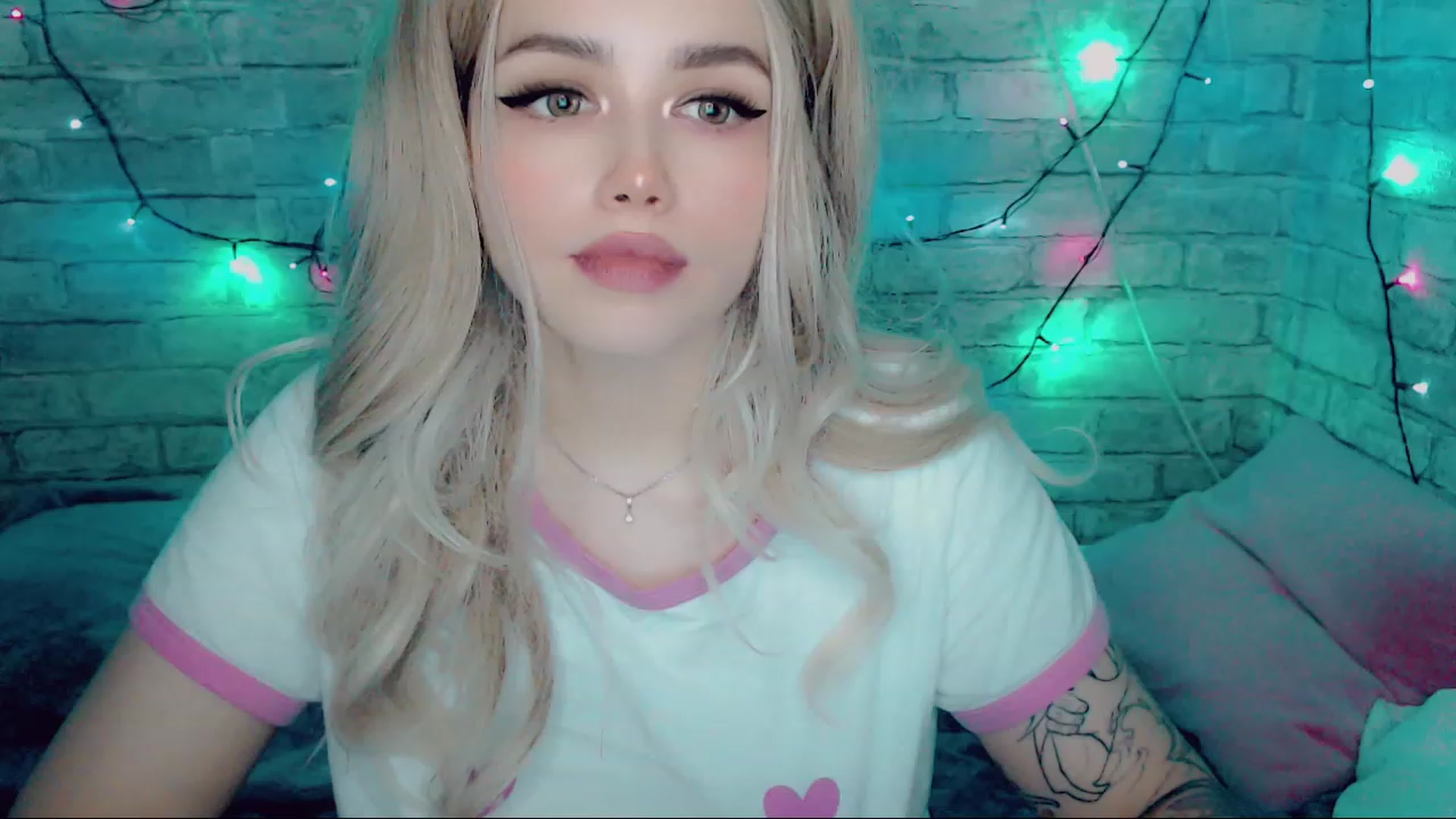 Gallery image thumbnail from YUMMY_TIFFANI's myfreecams stream on, 12/23/2022, 13:08 image 18 of 20