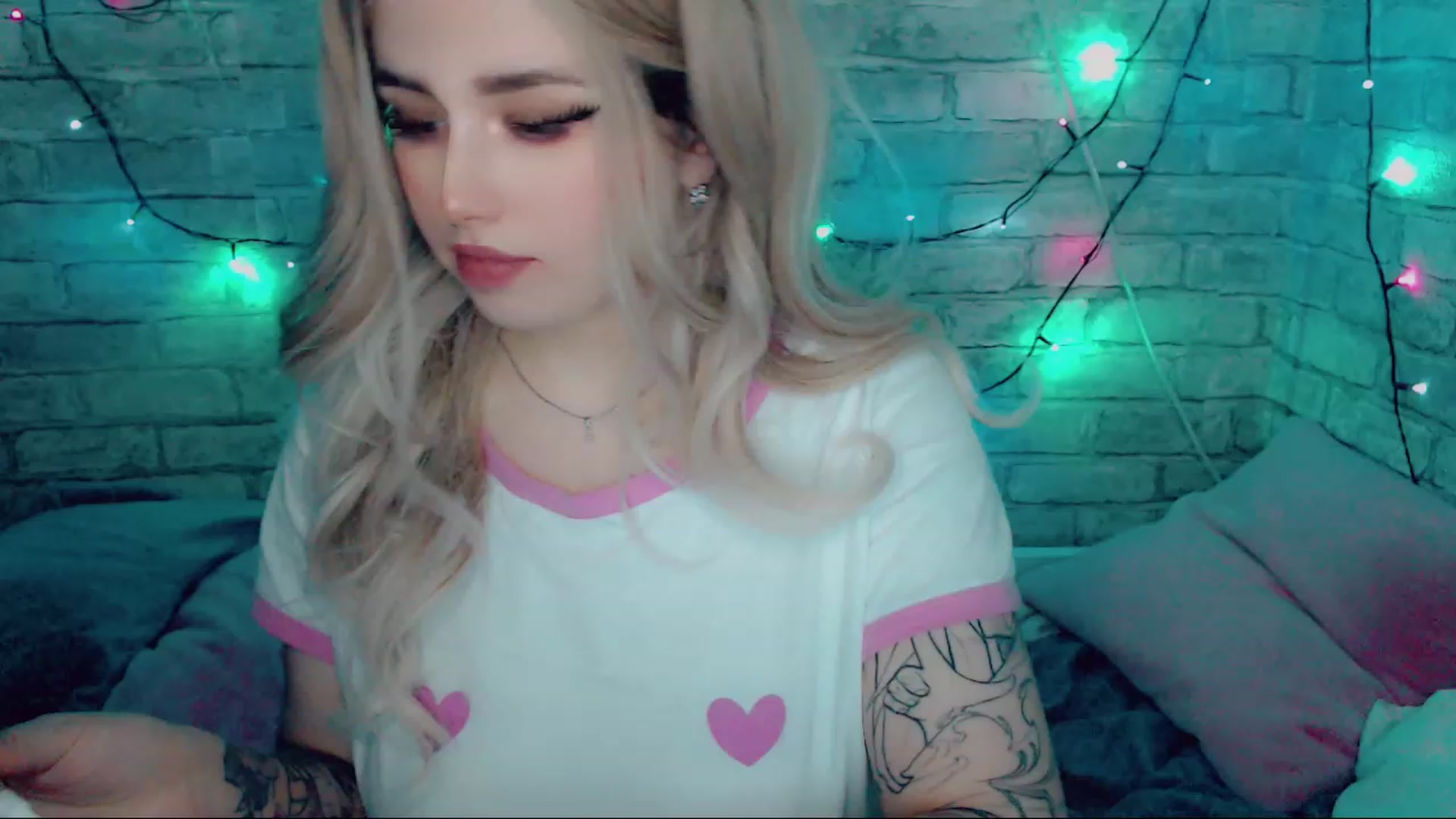 Gallery image thumbnail from YUMMY_TIFFANI's myfreecams stream on, 12/23/2022, 13:08 image 16 of 20