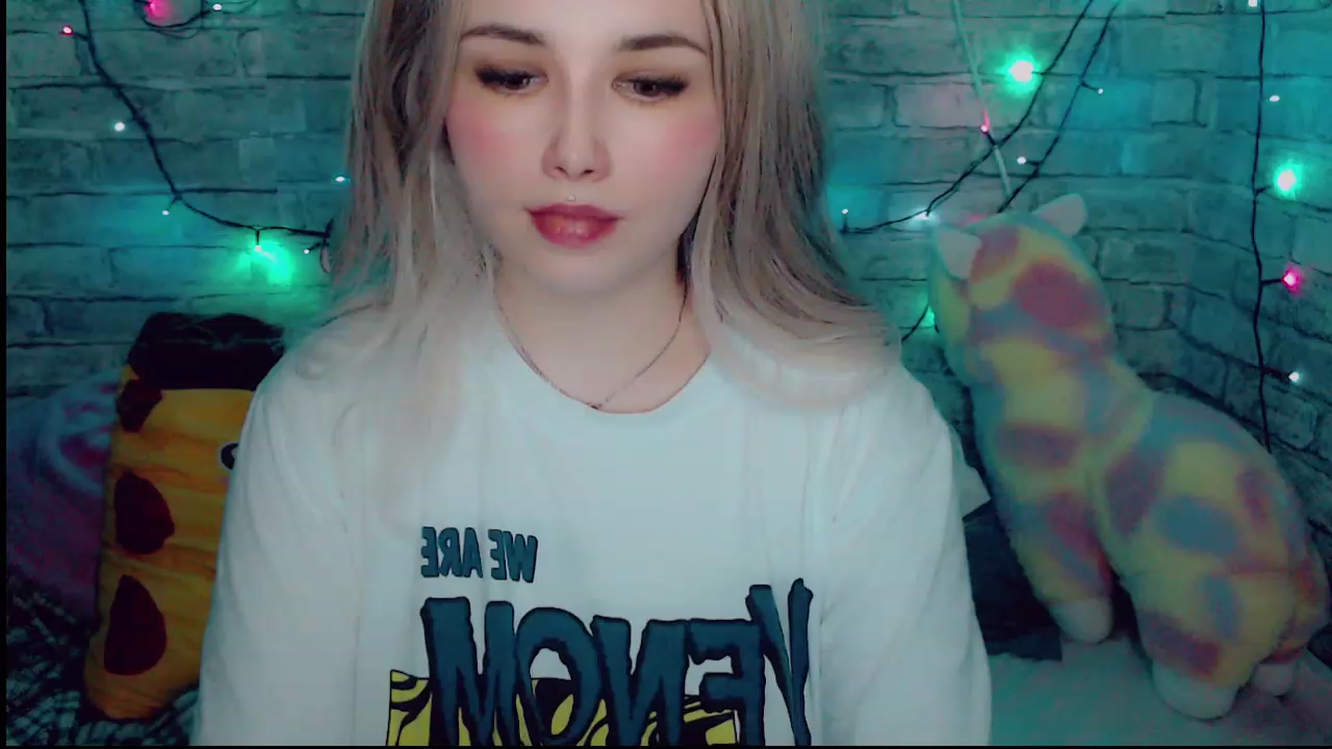 Gallery image thumbnail from YUMMY_TIFFANI's myfreecams stream on, 12/27/2022, 14:09 image 6 of 20