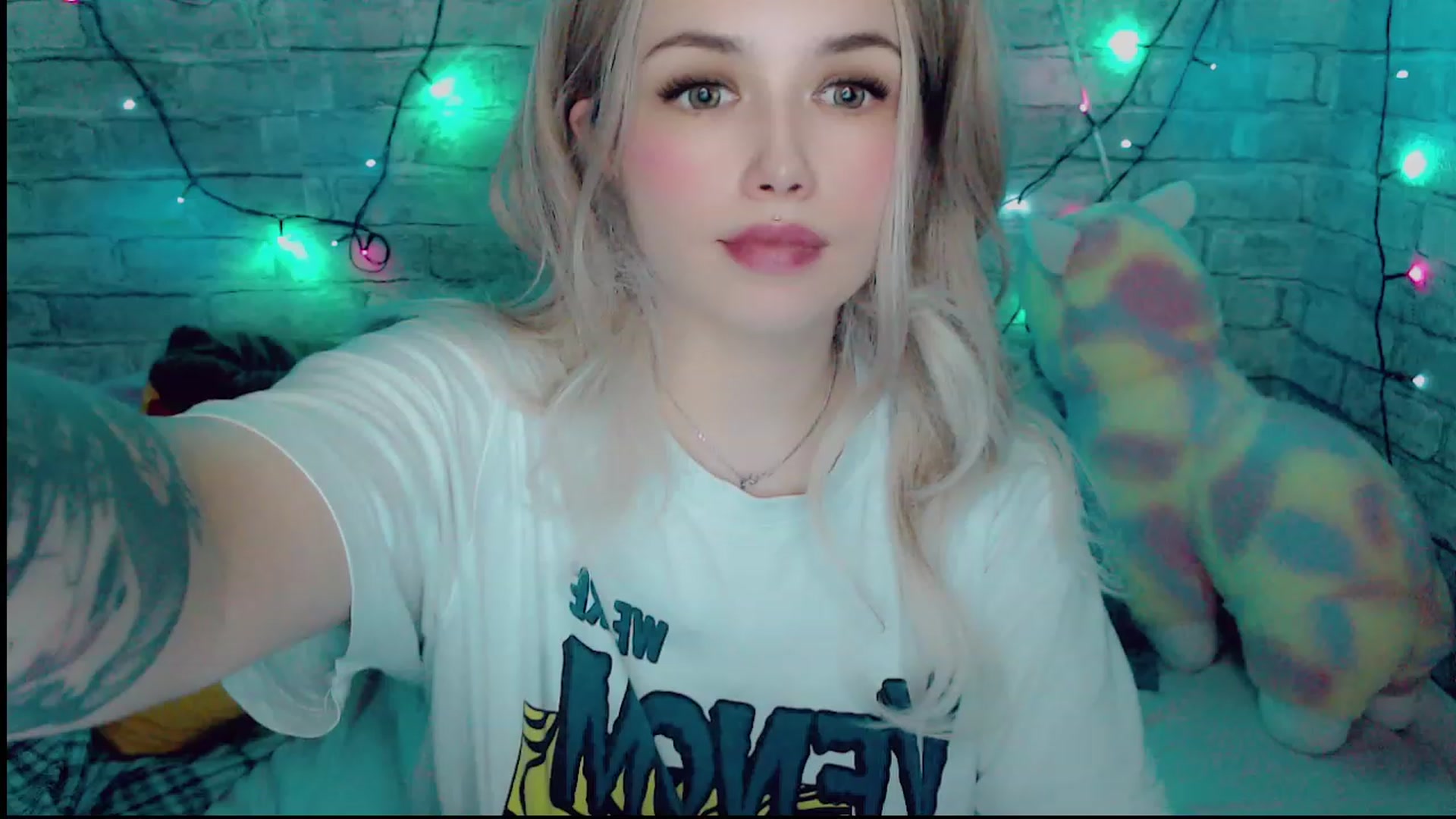Gallery image thumbnail from YUMMY_TIFFANI's myfreecams stream on, 12/27/2022, 14:09 image 18 of 20