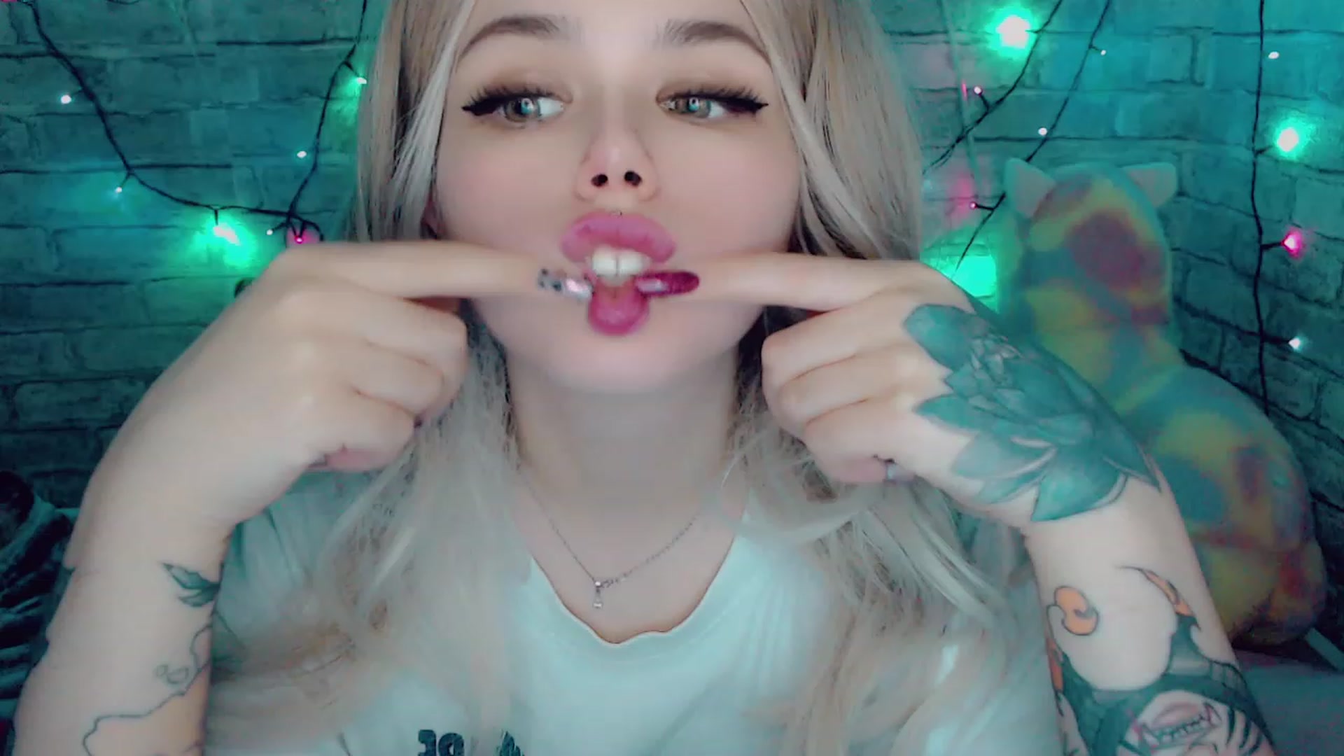 Gallery image thumbnail from YUMMY_TIFFANI's myfreecams stream on, 12/28/2022, 12:40 image 14 of 20