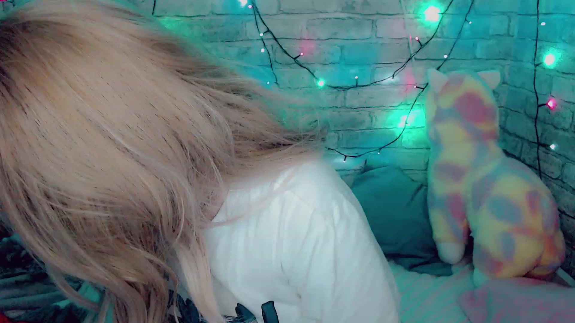 Gallery image thumbnail from YUMMY_TIFFANI's myfreecams stream on, 12/28/2022, 12:40 image 17 of 20