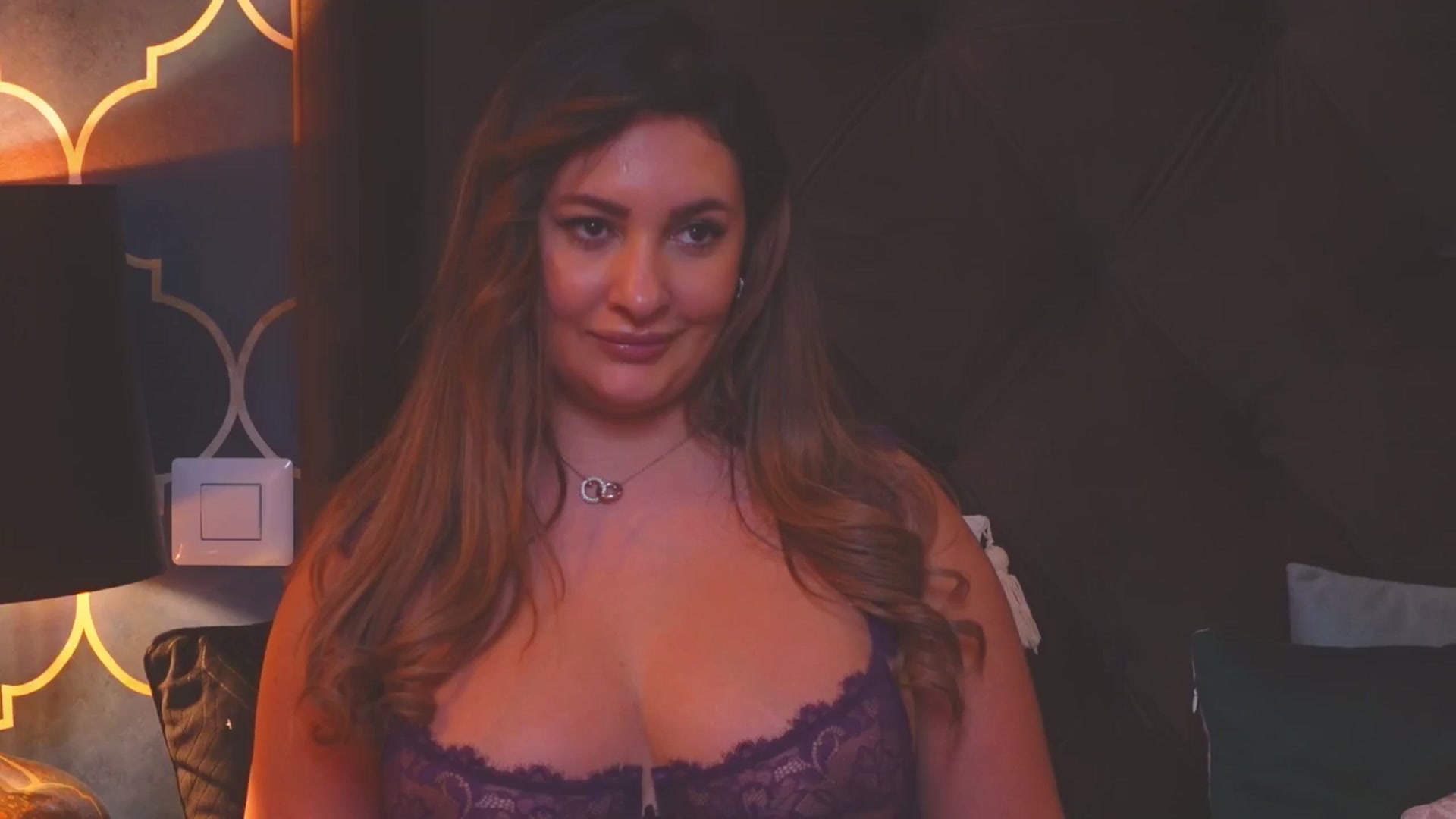 Gallery image thumbnail from YaaraCollins's myfreecams stream on, 01/25/2025, 10:42 image 15 of 20