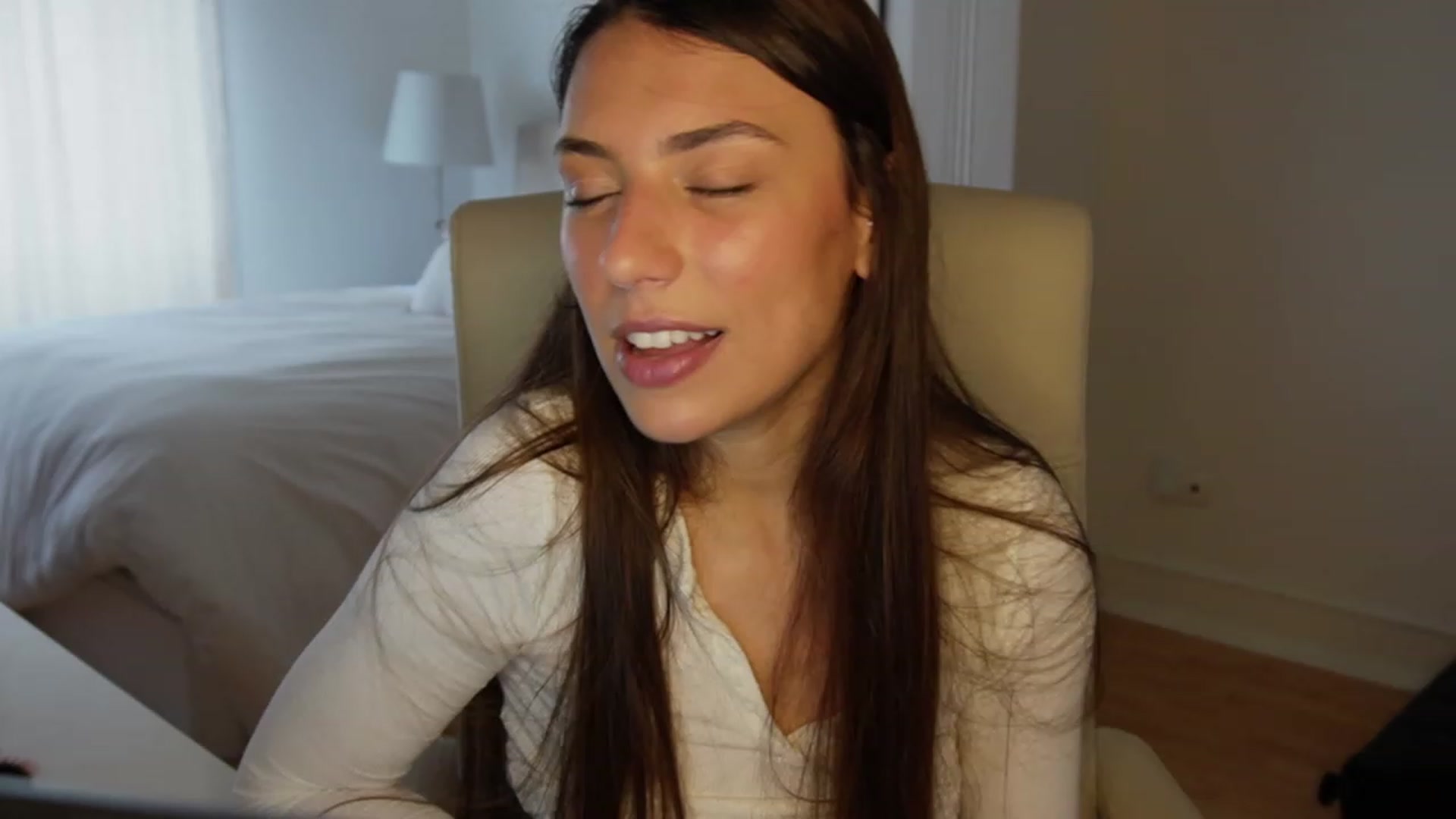 Gallery image thumbnail from YachtPrincess's myfreecams stream on, 03/17/2023, 18:20 image 3 of 20