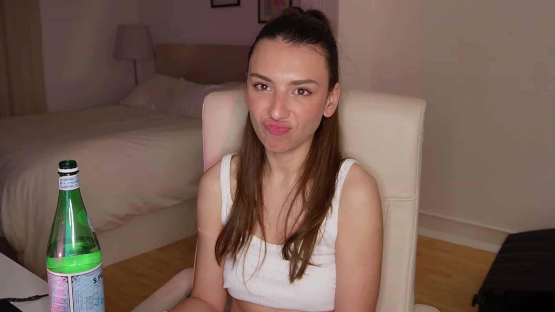 Gallery image thumbnail from YachtPrincess's myfreecams stream on, 04/04/2023, 04:29 image 18 of 20