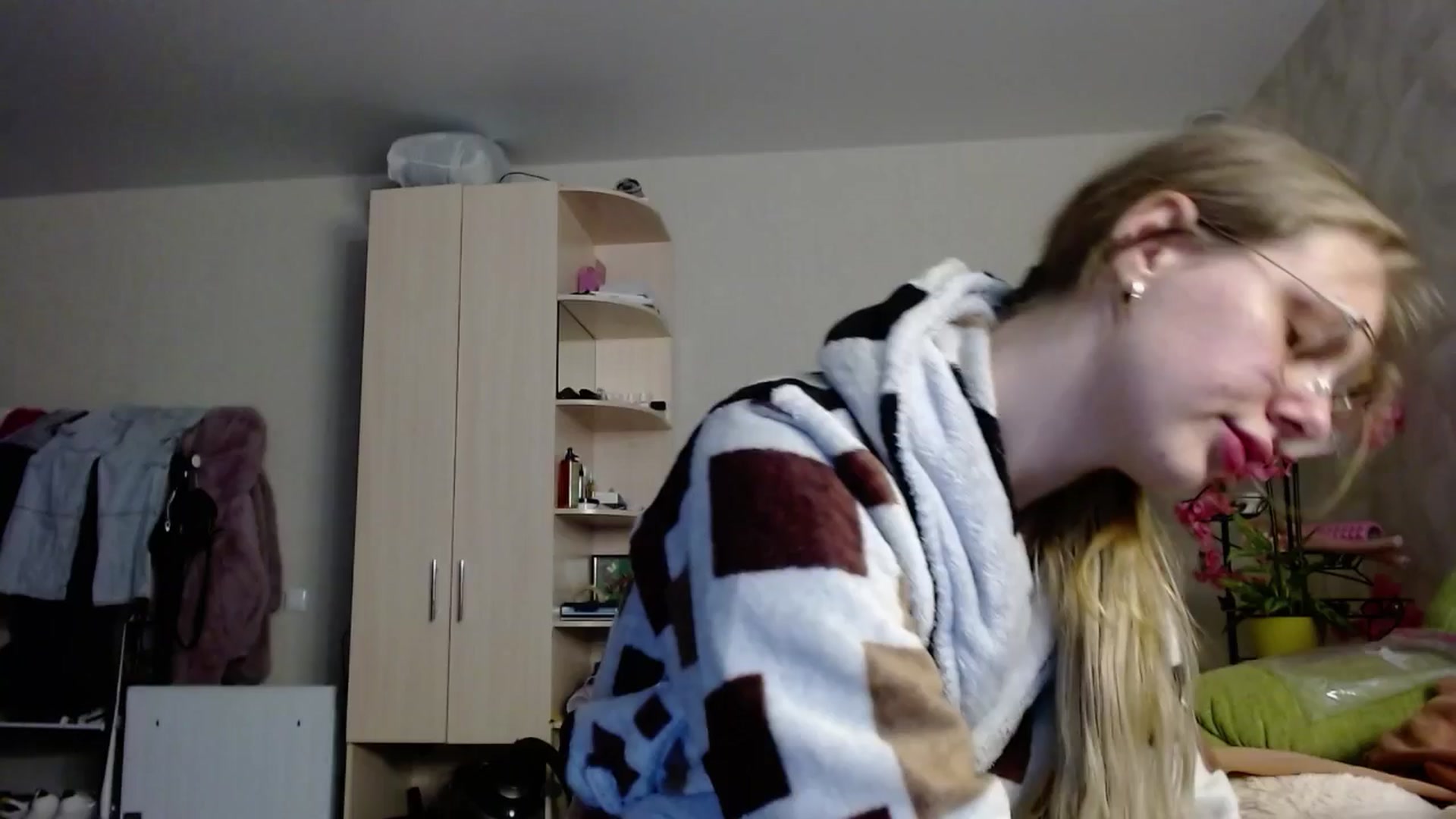 Gallery image thumbnail from YaeMiko's myfreecams stream on, 01/09/2025, 21:12 image 17 of 20