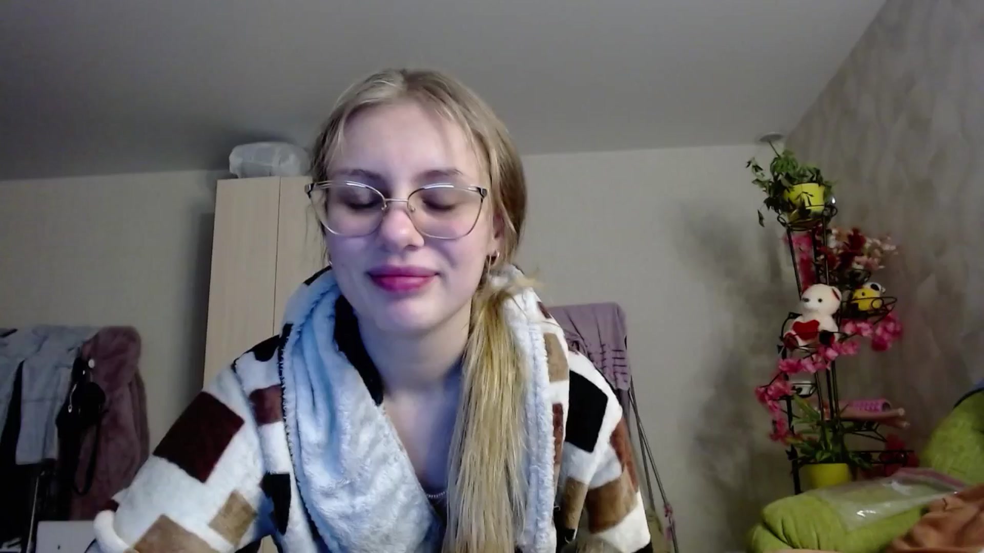 Gallery image thumbnail from YaeMiko's myfreecams stream on, 01/09/2025, 21:12 image 1 of 20