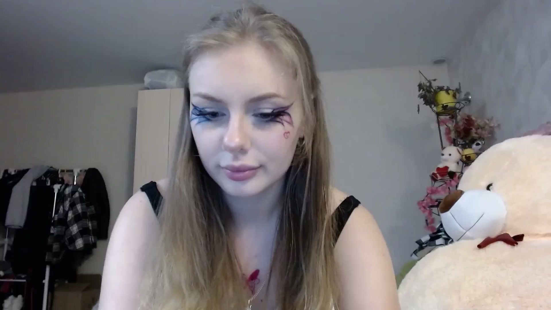 Gallery image thumbnail from YaeMiko's myfreecams stream on, 05/14/2025, 24:35 image 18 of 20