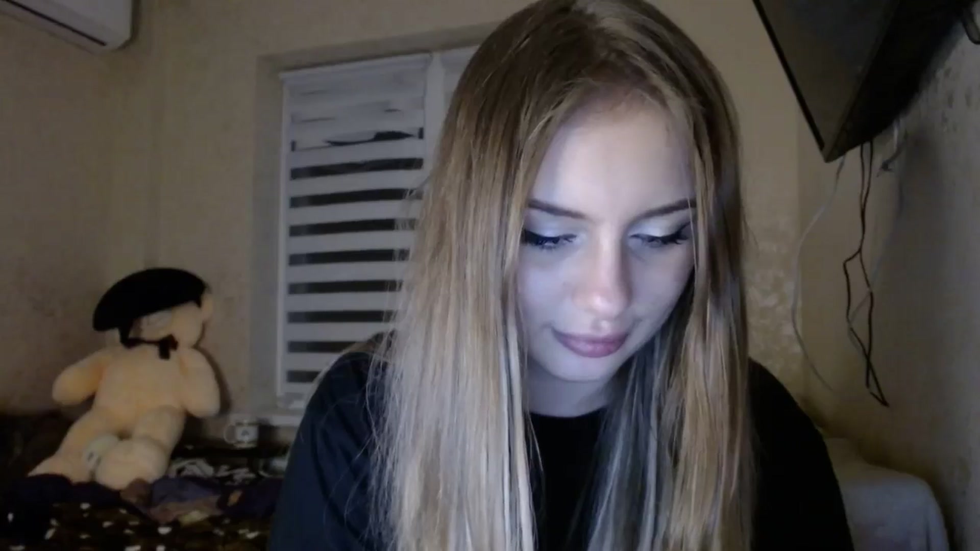 Gallery image thumbnail from YaeMiko's myfreecams stream on, 12/14/2025, 02:53 image 13 of 20