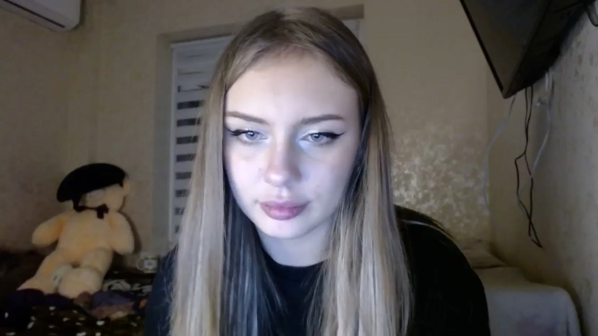 Gallery image thumbnail from YaeMiko's myfreecams stream on, 12/14/2025, 02:53 image 7 of 20