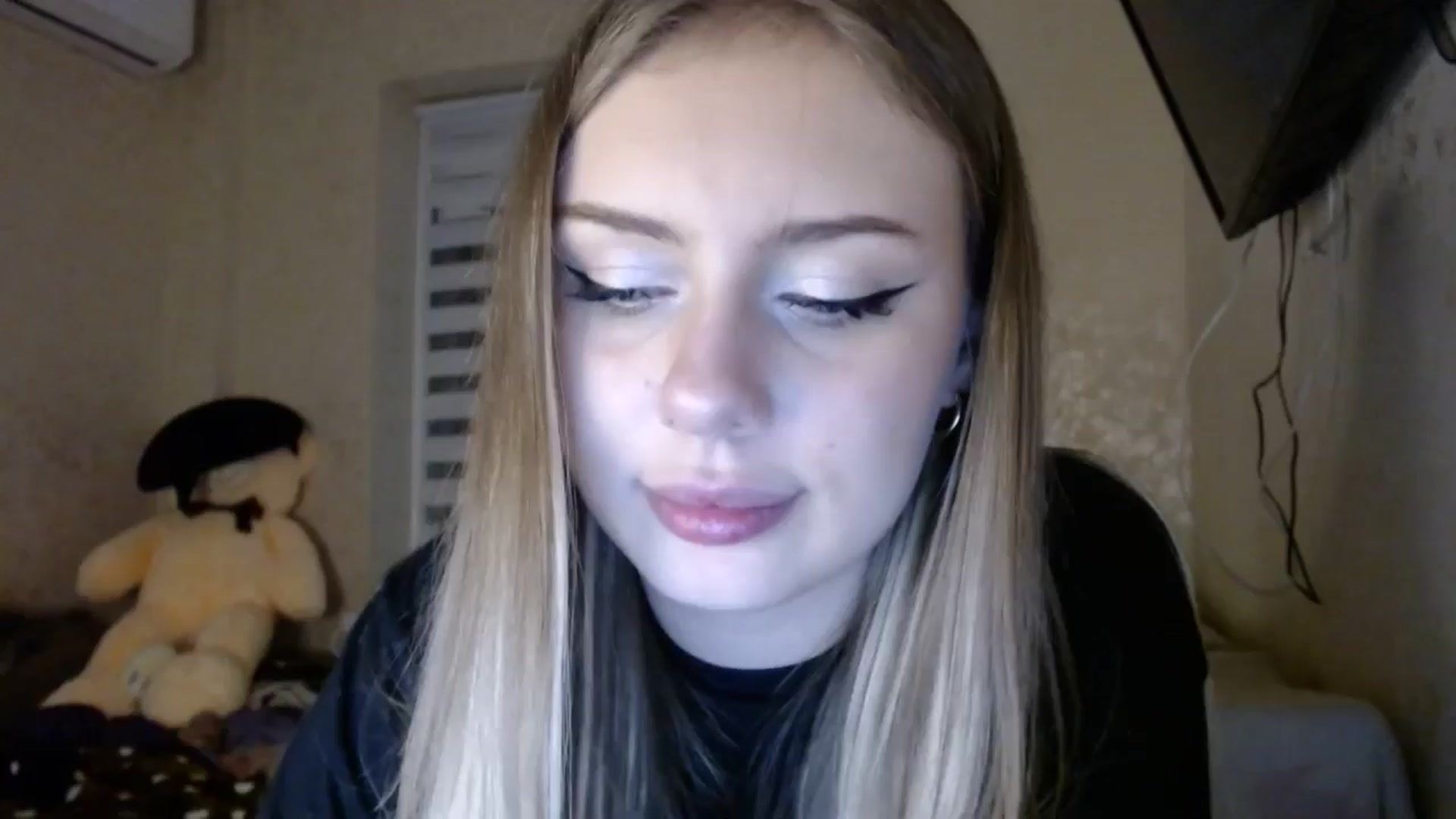 Gallery image thumbnail from YaeMiko's myfreecams stream on, 12/14/2025, 02:53 image 6 of 20