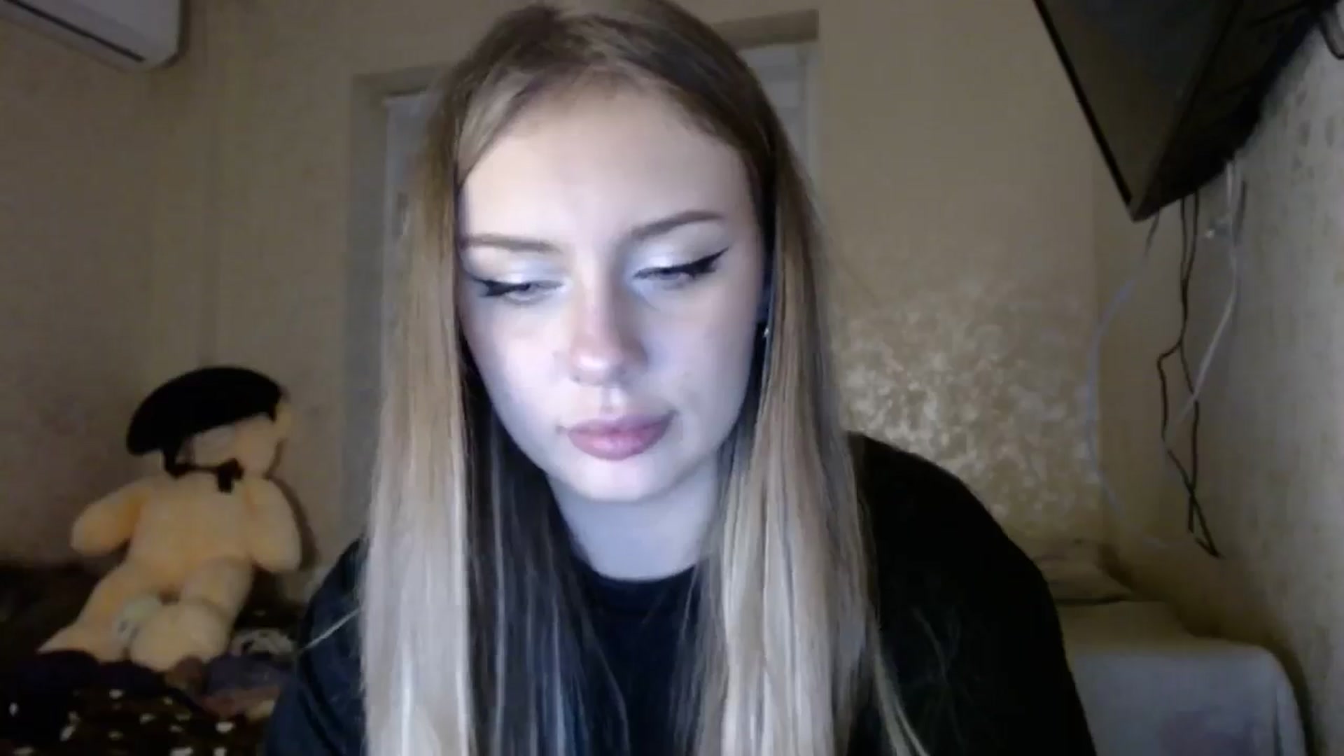 Gallery image thumbnail from YaeMiko's myfreecams stream on, 12/14/2025, 02:53 image 9 of 20