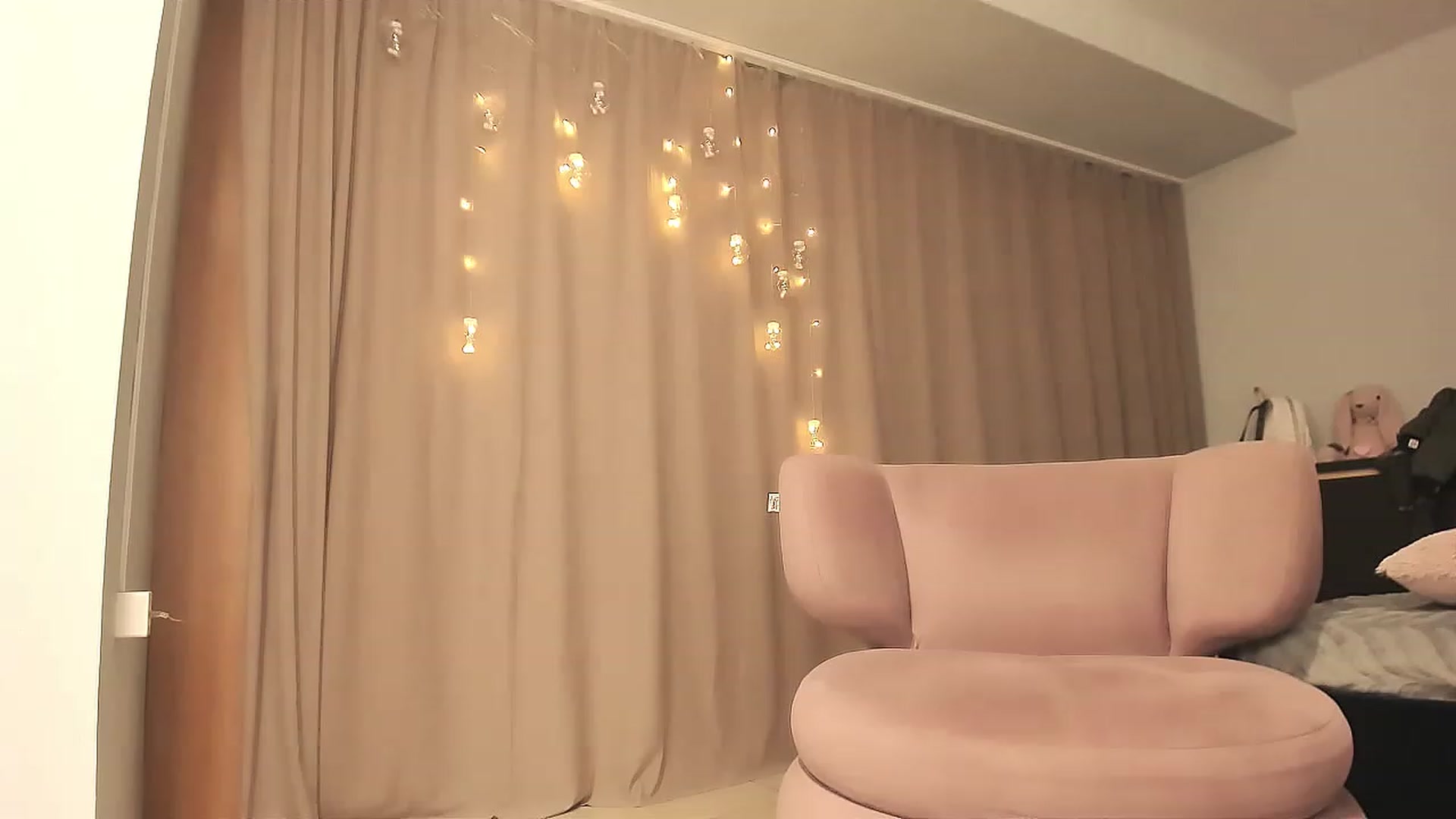 Gallery image thumbnail from YalaTerryy's myfreecams stream on, 12/21/2022, 19:01 image 4 of 20