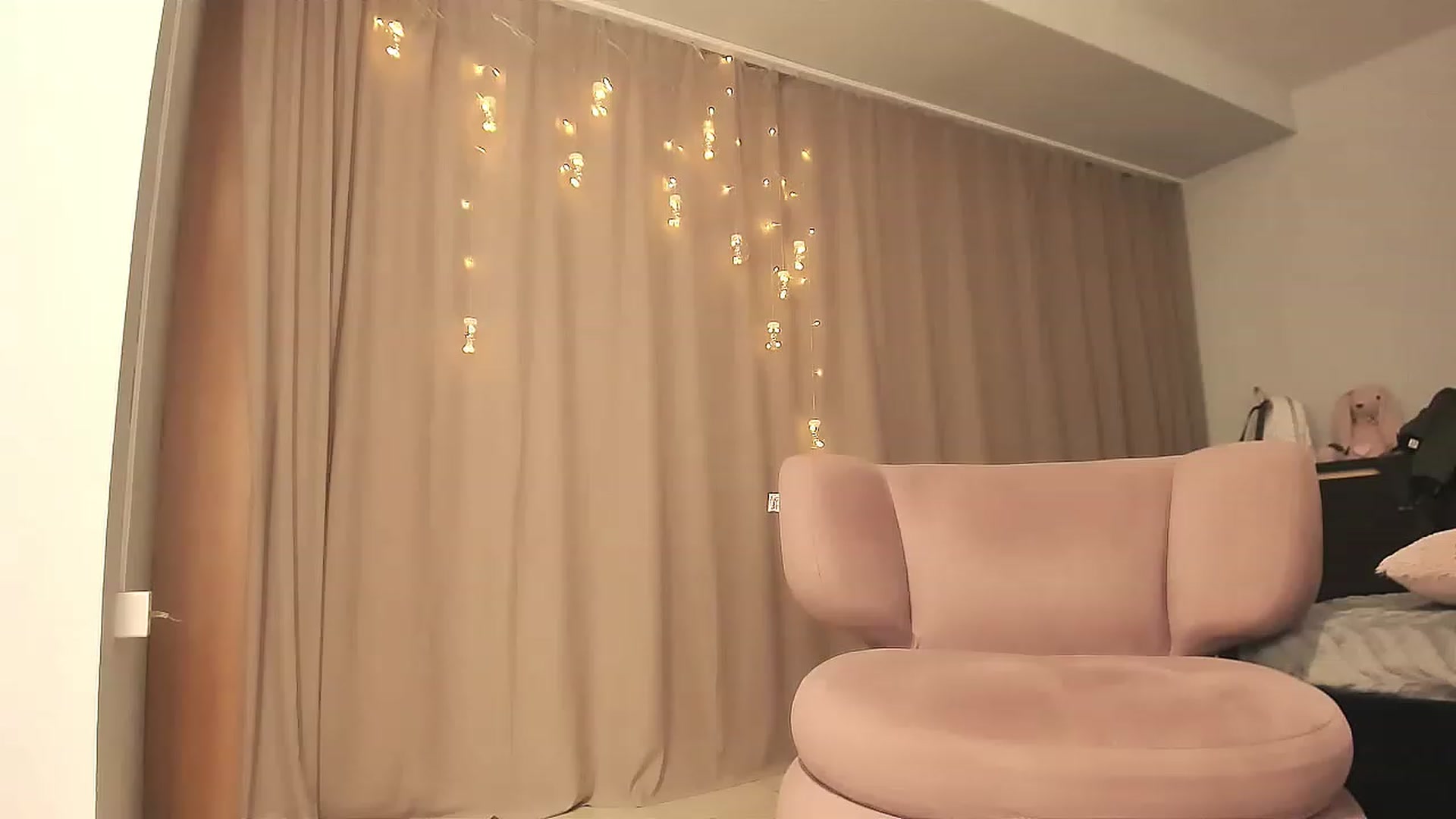 Gallery image thumbnail from YalaTerryy's myfreecams stream on, 12/21/2022, 19:01 image 3 of 20