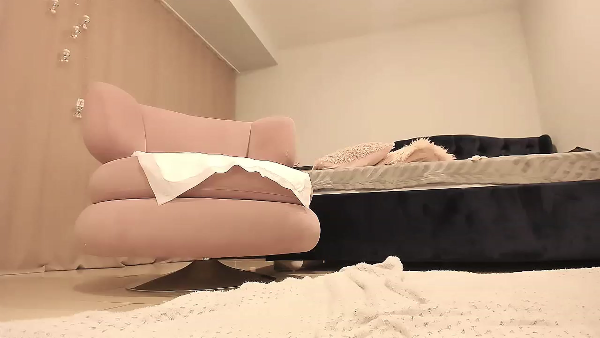 Gallery image thumbnail from YalaTerryy's myfreecams stream on, 03/21/2023, 23:41 image 20 of 20