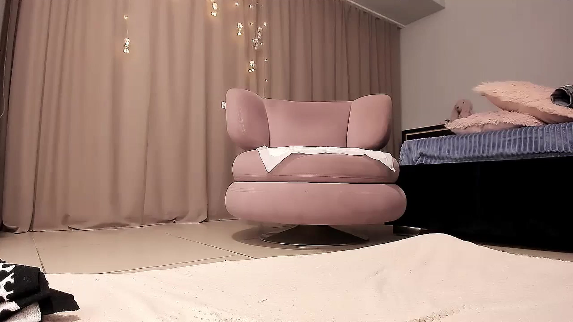 Gallery image thumbnail from YalaTerryy's myfreecams stream on, 07/20/2023, 23:15 image 18 of 20
