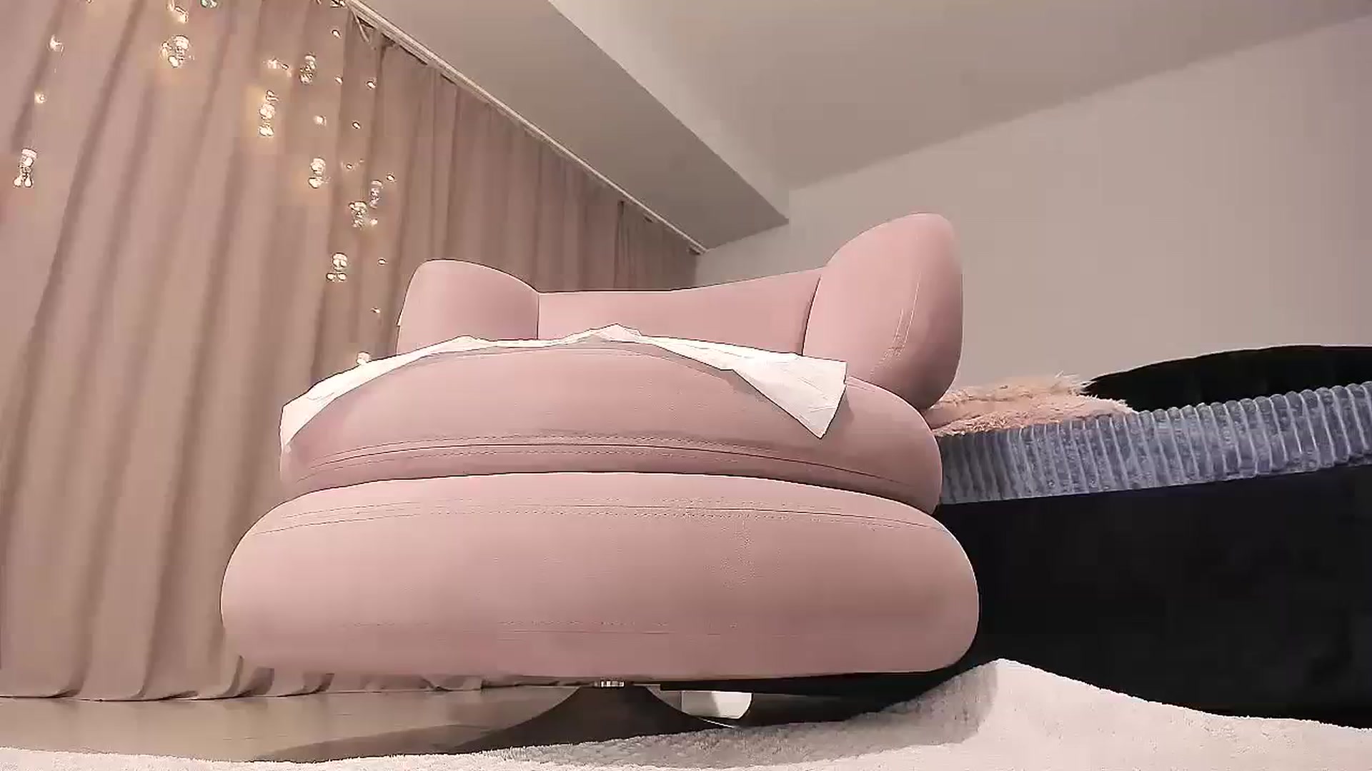 Gallery image thumbnail from YalaTerryy's myfreecams stream on, 10/19/2023, 06:40 image 1 of 20