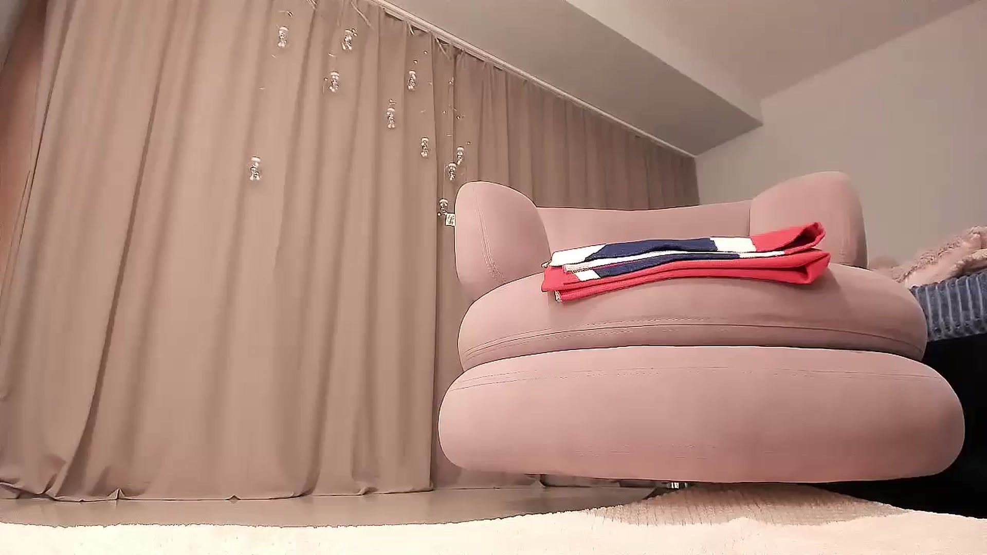 Gallery image thumbnail from YalaTerryy's myfreecams stream on, 10/24/2023, 07:24 image 19 of 20
