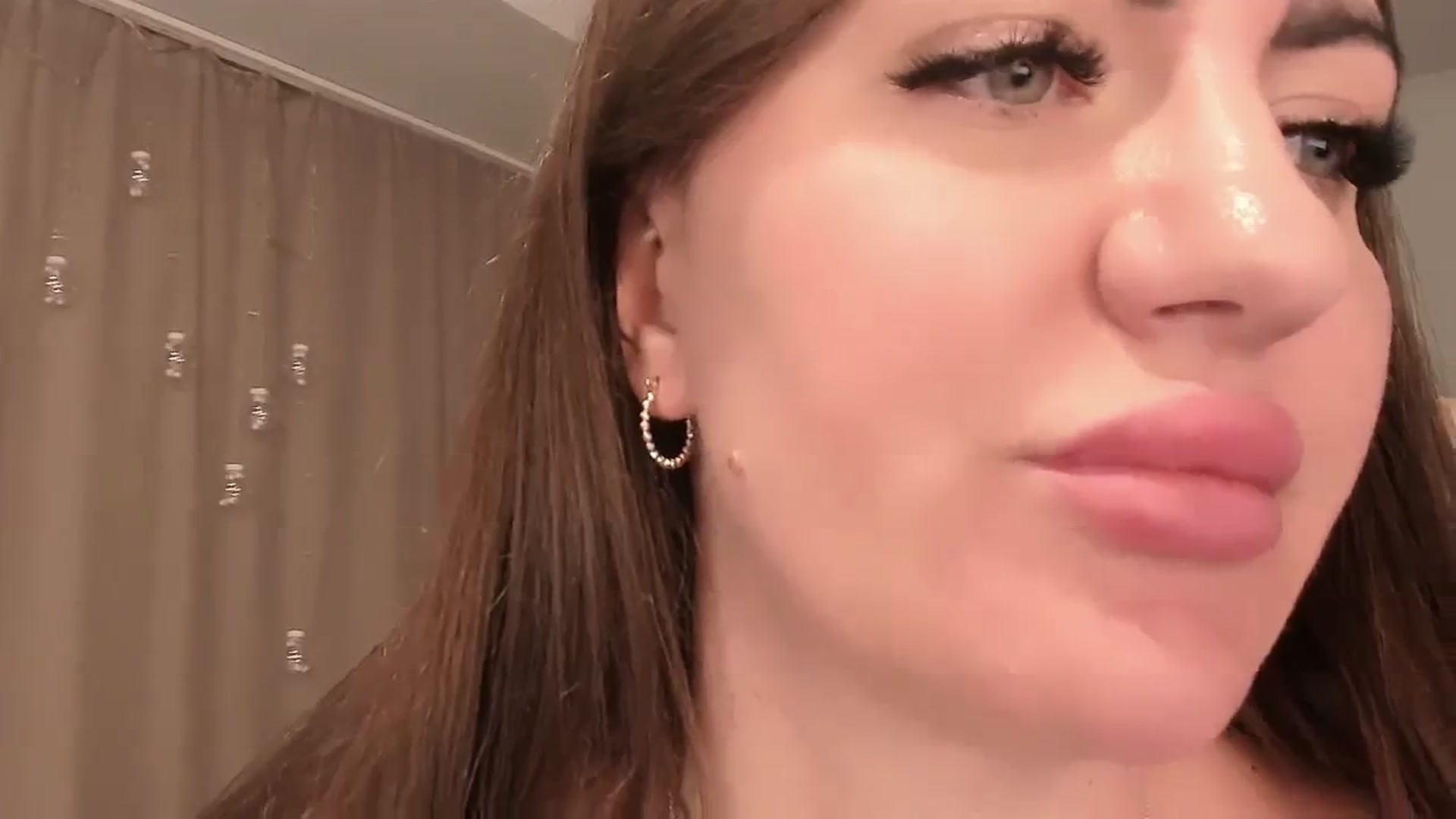Gallery image thumbnail from YalaTerryy's myfreecams stream on, 01/17/2024, 14:49 image 4 of 20