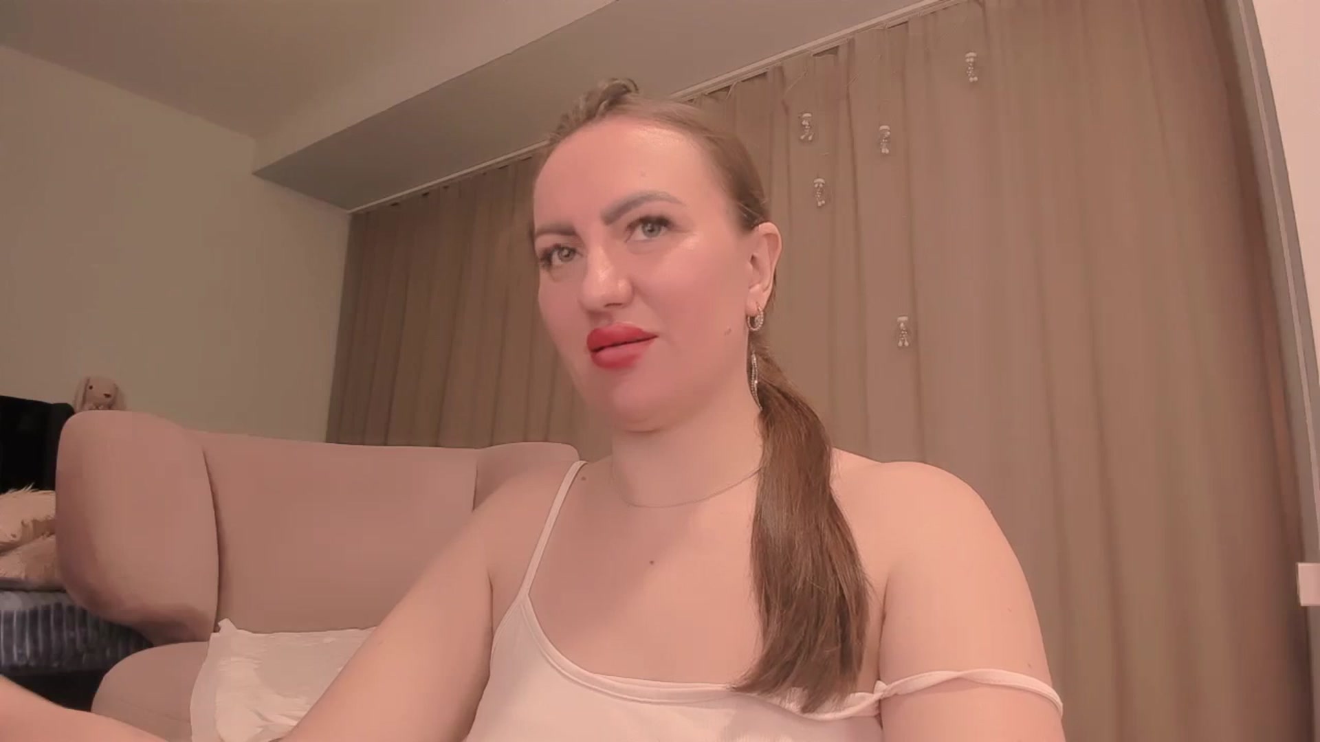 Gallery image thumbnail from YalaTerryy's myfreecams stream on, 04/13/2024, 10:54 image 20 of 20