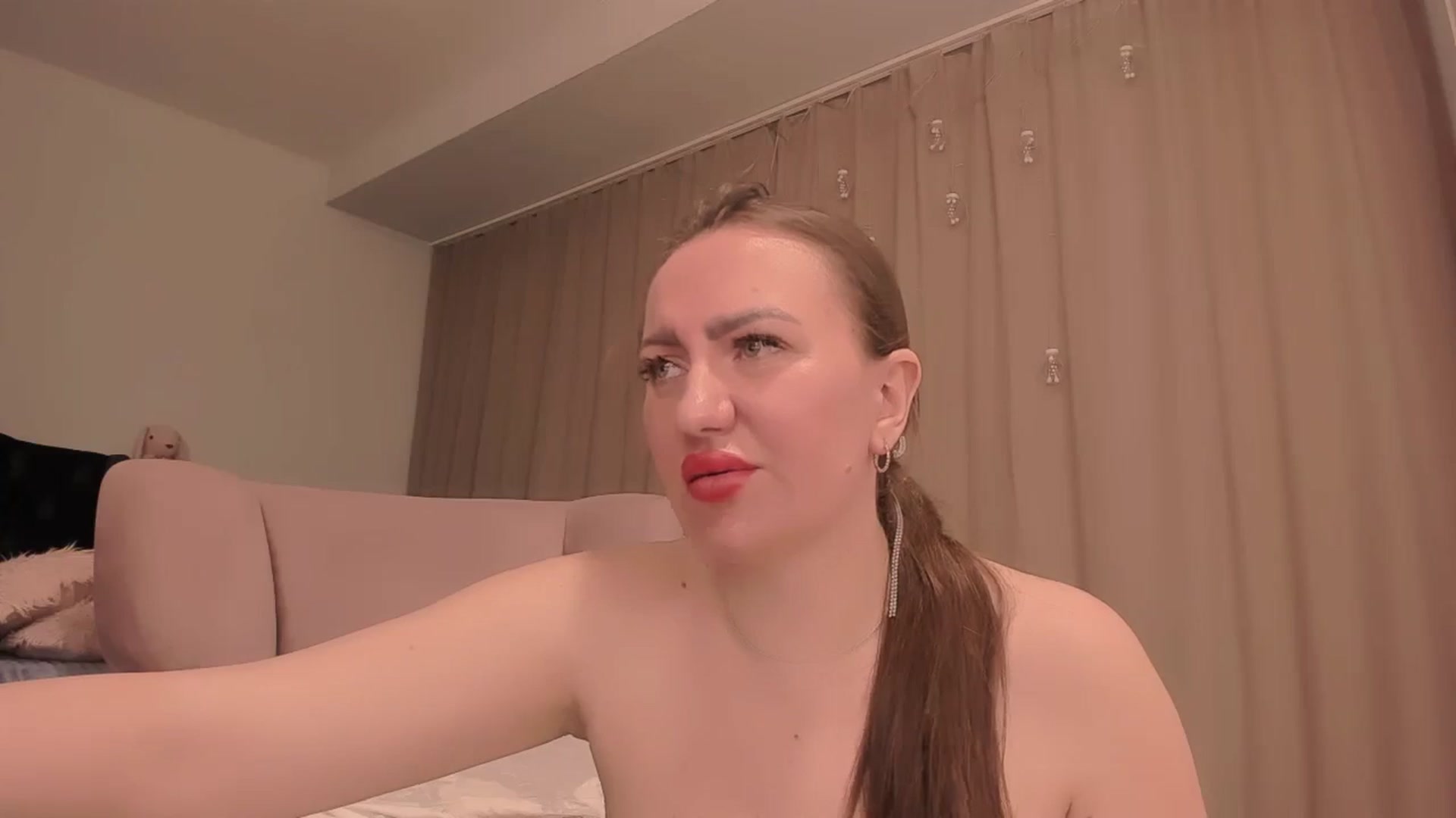 Gallery image thumbnail from YalaTerryy's myfreecams stream on, 04/13/2024, 11:26 image 10 of 20